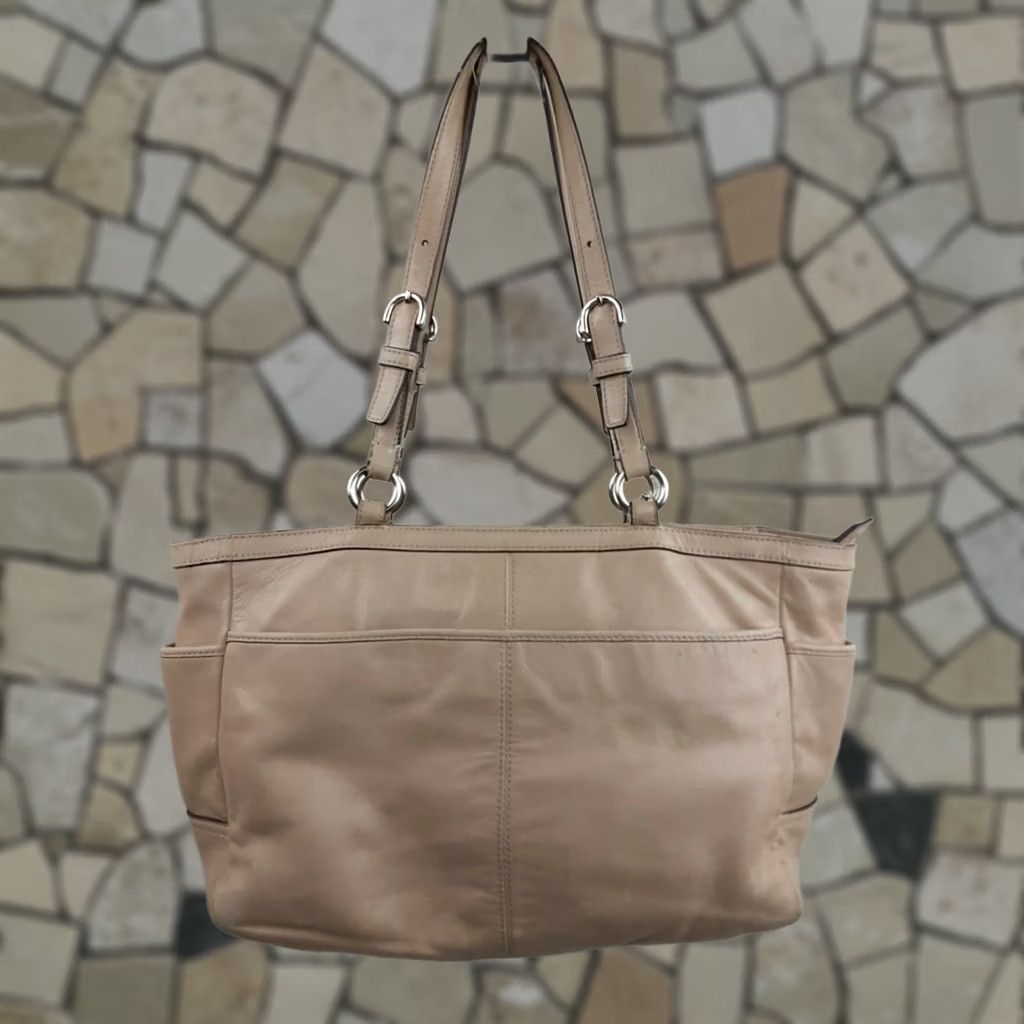 Coach VINTAGE Coach F17721 Gallery Leather Shoulder Handbag Tote Purse Beige Womens Medium XL? Size ONE SIZE - 1 Thumbnail