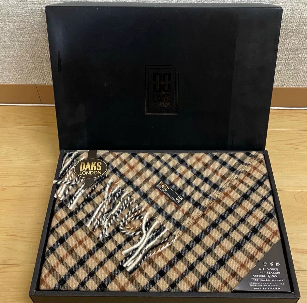 DAKS New Wool Scarf with Box