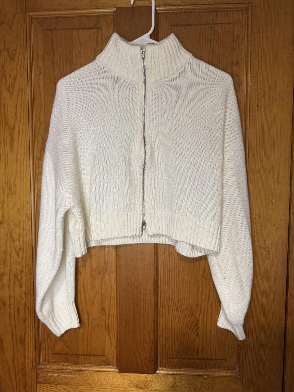 H&M H&M Divided White Knit Zip-Up Sweater, Size M Size M / US 6-8 / IT 42-44 - 1 Thumbnail