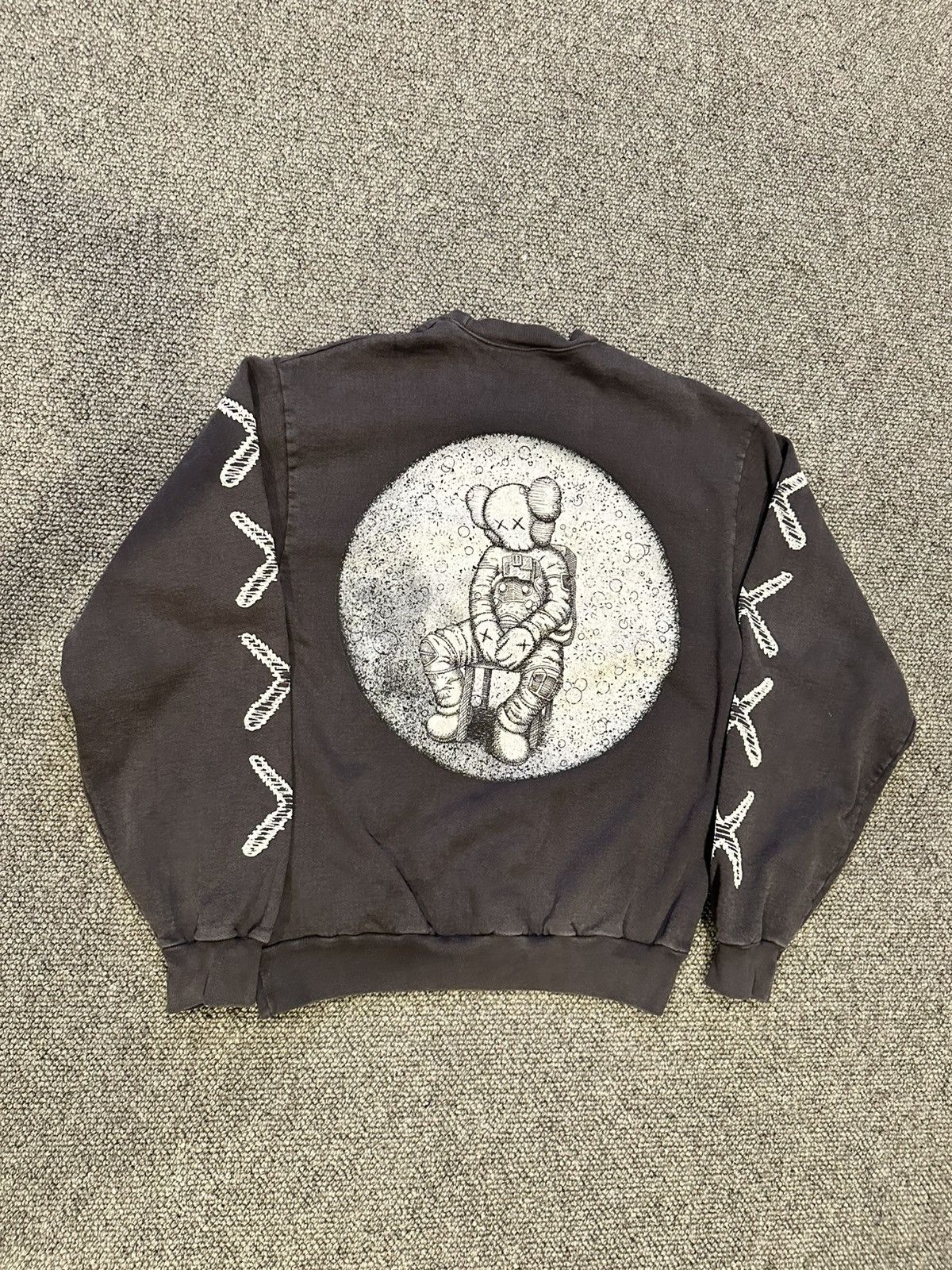 Kaws × Kid Cudi KAWS For Kid Cudi Moon Man Back Print Crewneck Sweatshirt Size US M / EU 48-50 / 2 - 2 Thumbnail