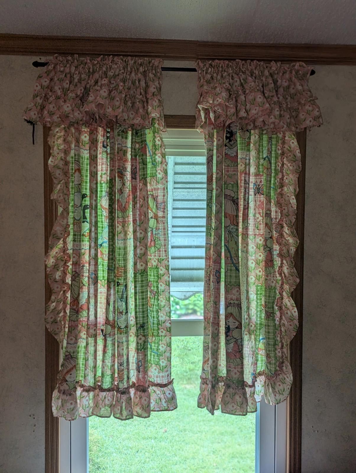 Designer VTG 70s Pink Patchwork Floral Holly Hobbie Ruffle Curtains Size ONE SIZE - 5 Thumbnail