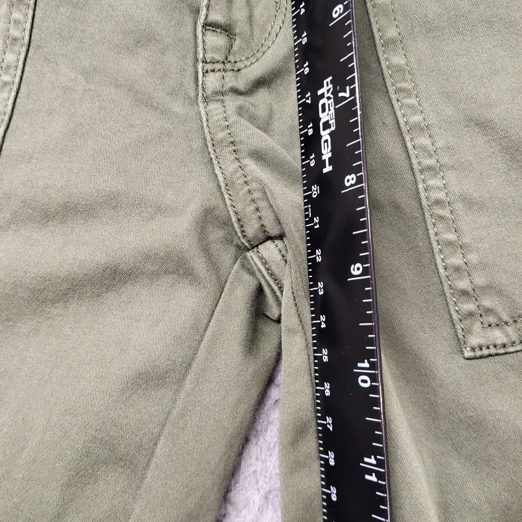 Olive a.n.a. A New Approach Women's Size 6 Petite Olive Green Cargo Pants Cropped Zip Size 28" / US 6 / IT 42 - 6 Thumbnail