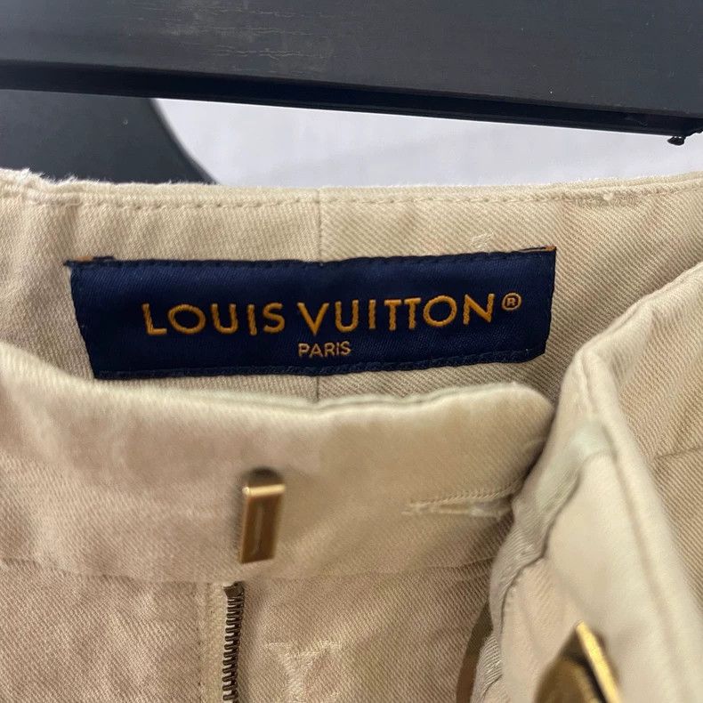 Louis Vuitton Louis Vuitton size US 54 Casual shorts with full logo short Size US 38 / EU 54 - 3 Thumbnail