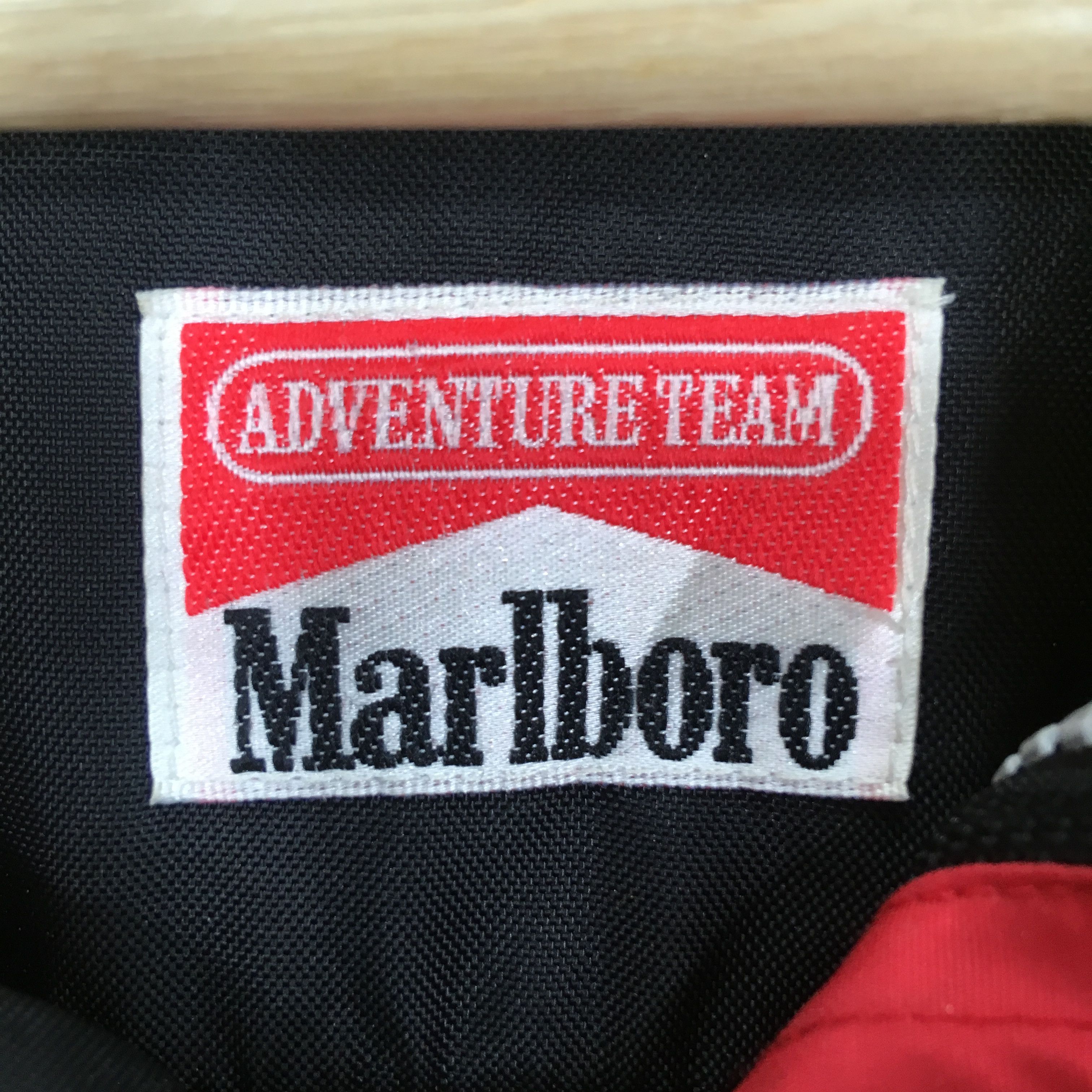Marlboro Vintage 90s Marlboro Adventure Team Red Ski Jacket Size US L / EU 52-54 / 3 - 14 Thumbnail