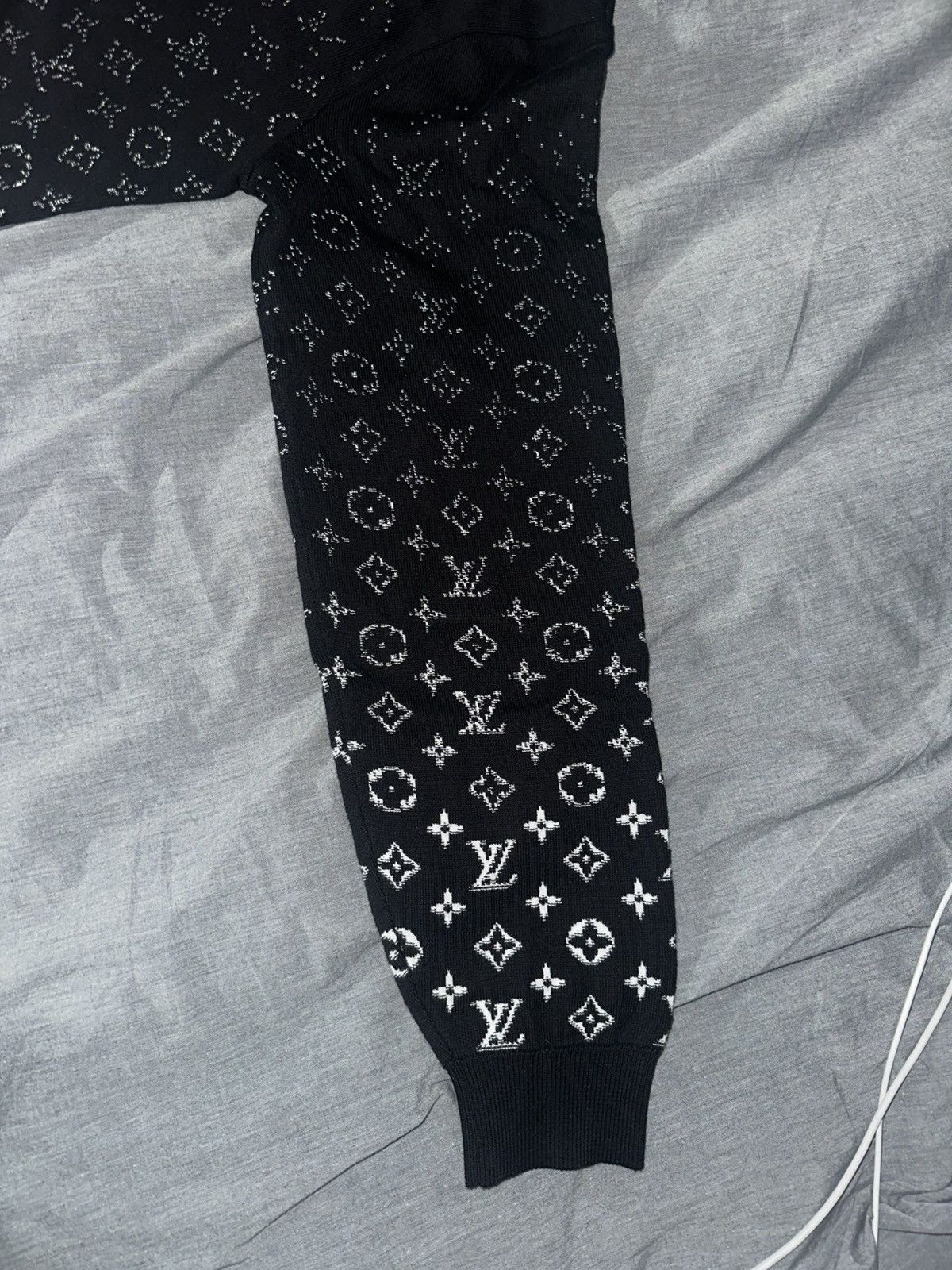 Louis Vuitton Louis Vuitton monogram LV logo sweatshirt/hoodie Size US L / EU 52-54 / 3 - 4 Thumbnail