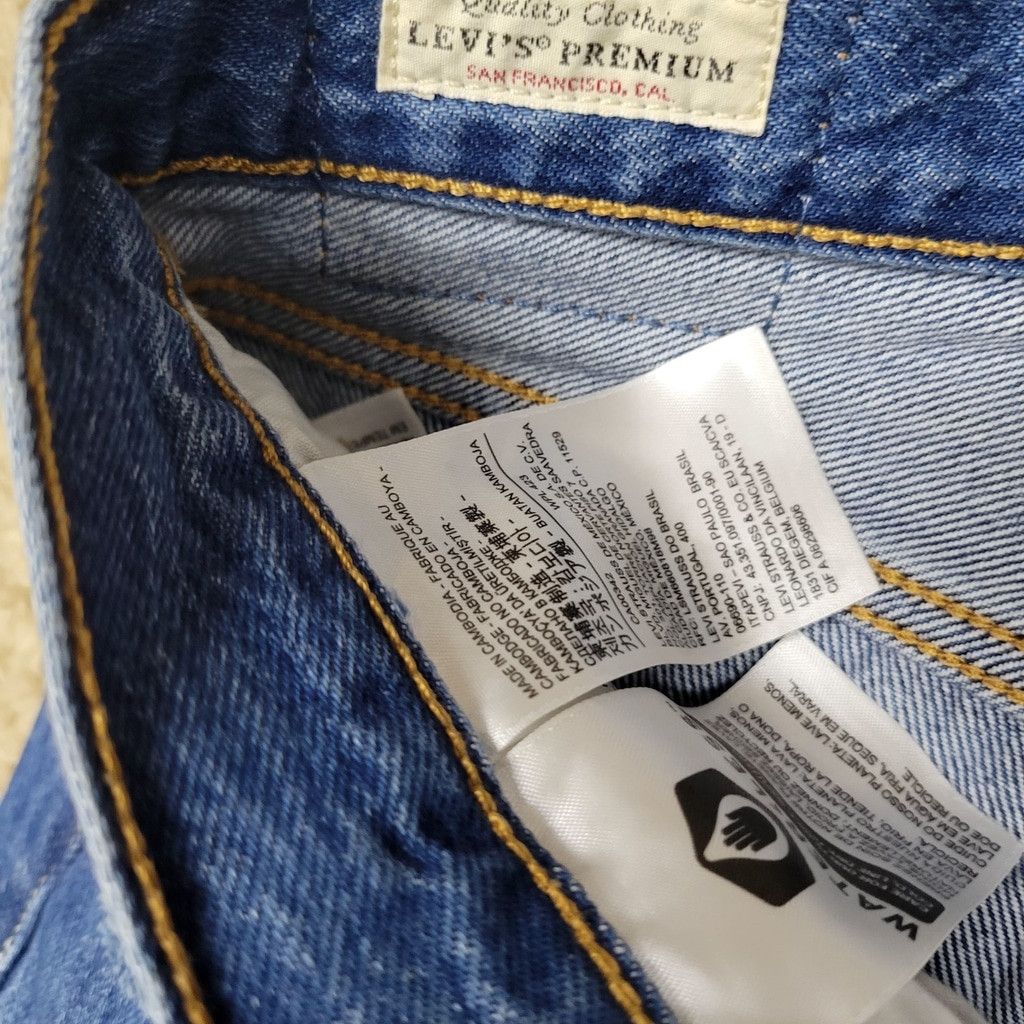 Levi's Levi's Premium Quality Clothing Blue Straight Button-Fly Men Size US 29 - 13 Thumbnail