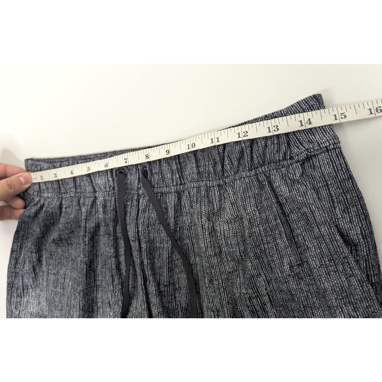 Lululemon LULULEMON Jet Crop Luxtreme Pants Gray Black Drawstring Jogger Size 4 Pockets Moisture Wicking Slim Tapered Athleisure Womens Size 27" / US 4 / IT 40 - 7 Thumbnail