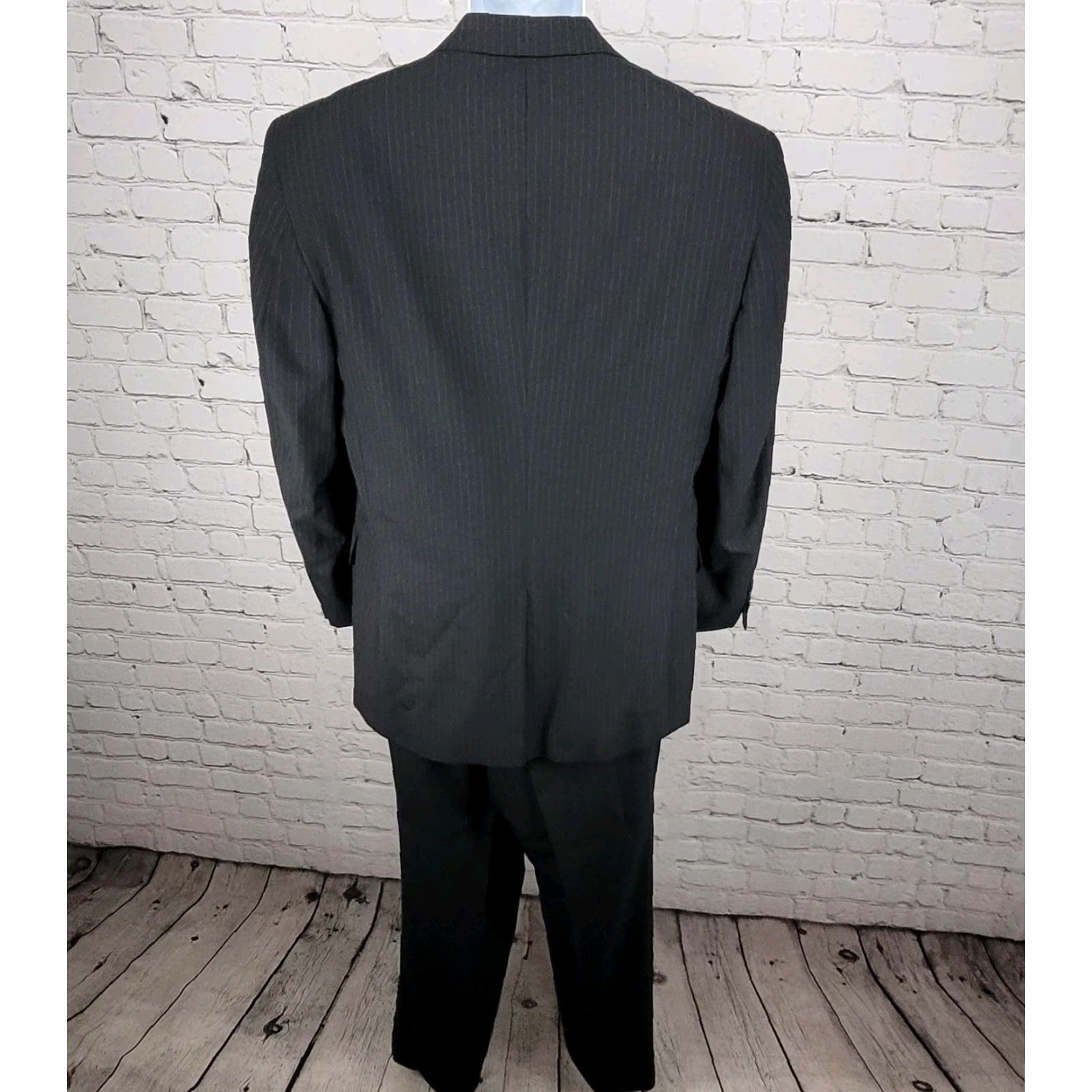 Jos. A. Bank Black Wool Pinstriped 2 Piece Suit Set Blazer 40R Pants 32x31 Classic Mens