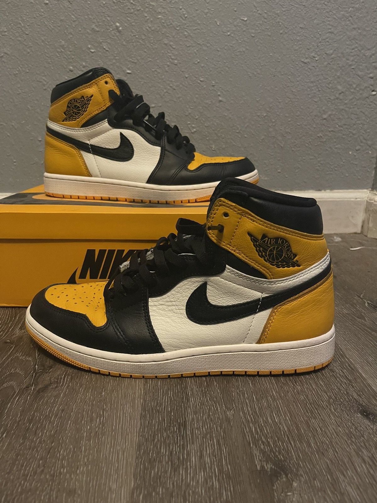 Jordan Brand Jordan 1 High Yellow Toe / Taxi Size US 9.5 / EU 42-43 - 1 Thumbnail