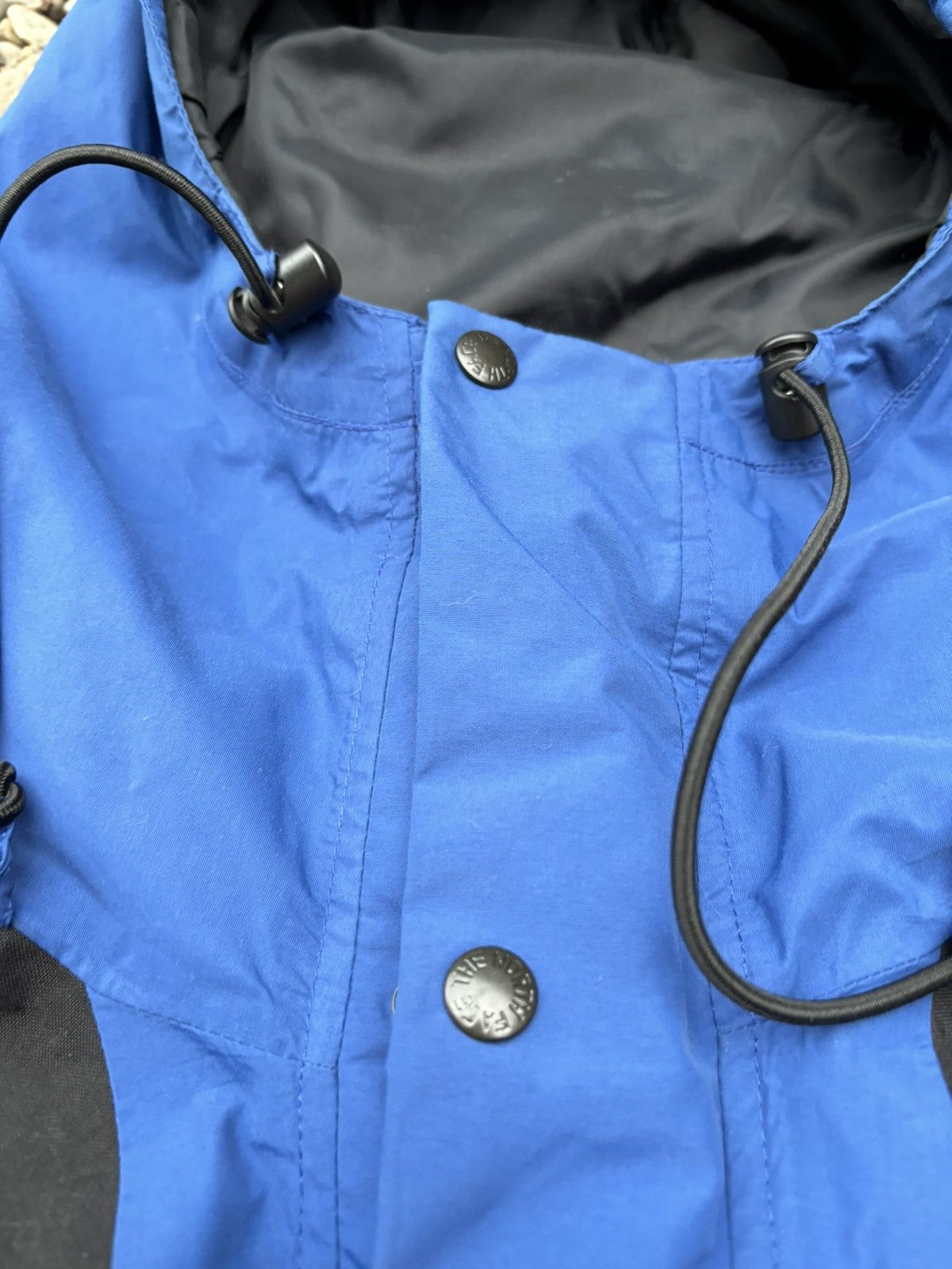 The North Face × Vintage Vintage The North Face 1990 Aztec Blue Gore-Tex Jacket Size US L / EU 52-54 / 3 - 8 Thumbnail