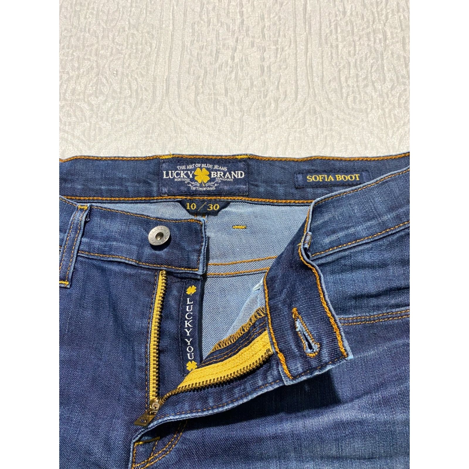 Lucky Brand Lucky Brand Womens Jean Shorts Size 10 Blue Denim Cutoff Shorty 5-Pocket Design Made in USA Shorts Womens Size 10 Blue Denim Cut-Off Shorty Size 32" / US 10 / IT 46 - 4 Thumbnail