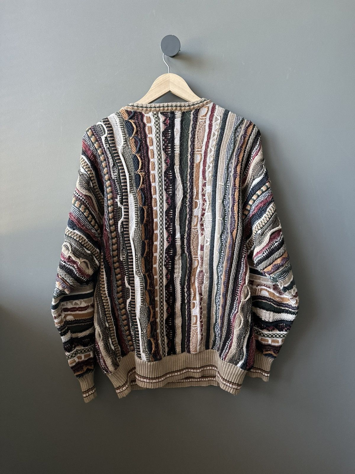 Vintage Vintage Coogi Inspired 3D Knit Pattern V-Neck Sweater Size US L / EU 52-54 / 3 - 5 Thumbnail