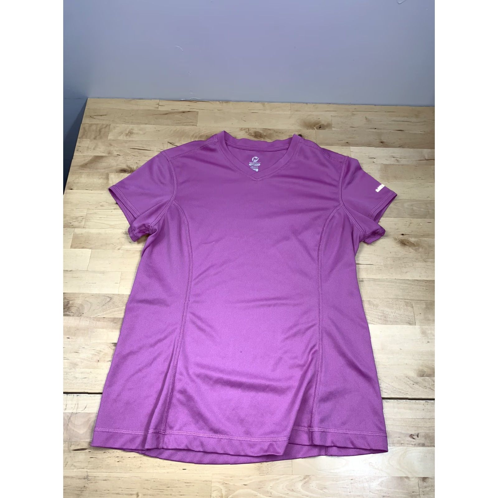Merrell Merrill Select Wick Women's Eco Tech Top M Purple Pink Activewear T-Shirt V-Neck Casual Athletic UV Breathable Logo Size M / US 6-8 / IT 42-44 - 2 Thumbnail