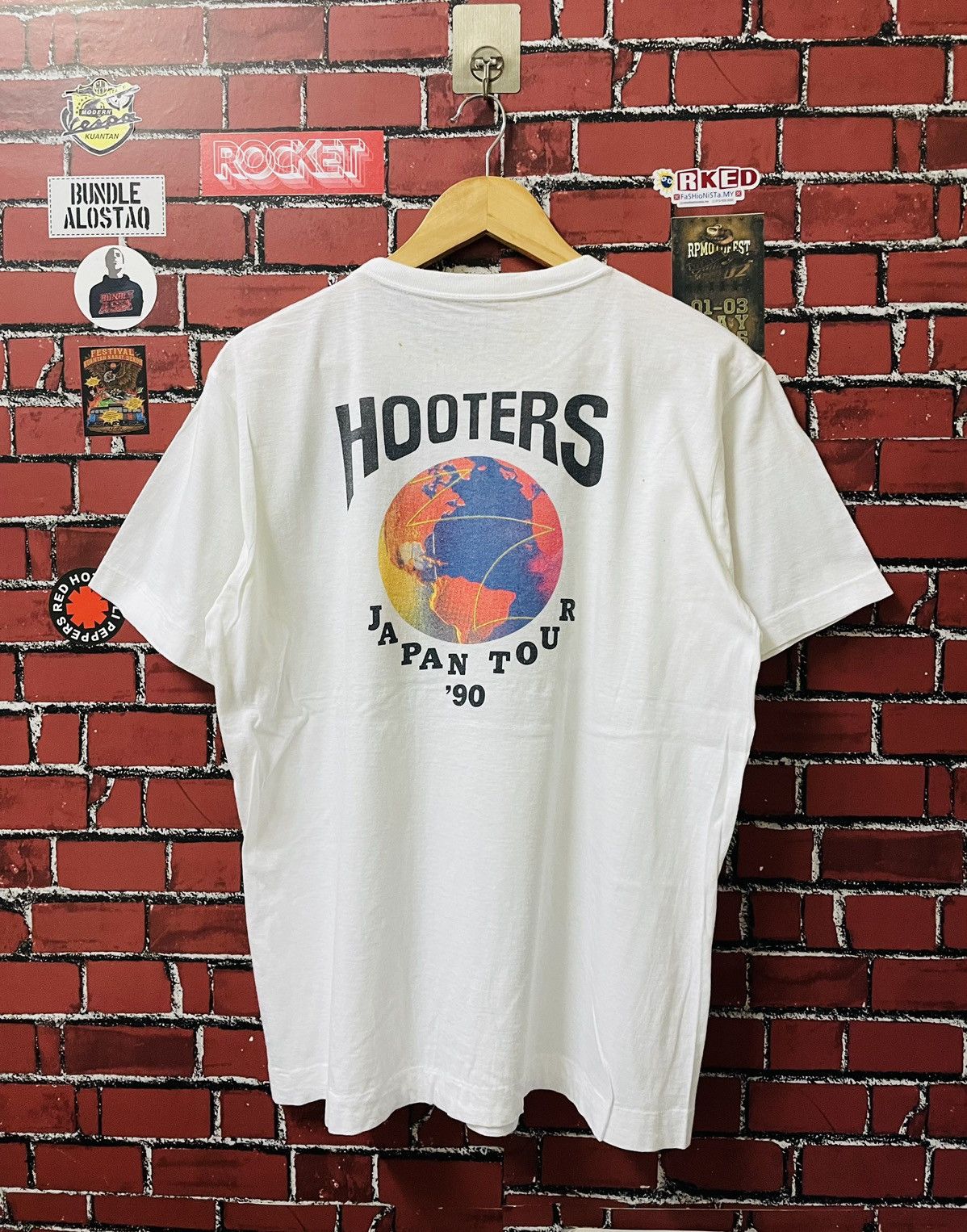 Band Tees VINTAGE ZIGZAG BAND HOOTERS TOUR JAPAN 90s Size US L / EU 52-54 / 3 - 7 Thumbnail