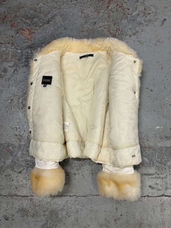 Gianfranco Ferre 2000s Gianfranco Ferré Cream Faux Fur Collar Puffer Jacket Size S / US 4 / IT 40 - 7 Thumbnail
