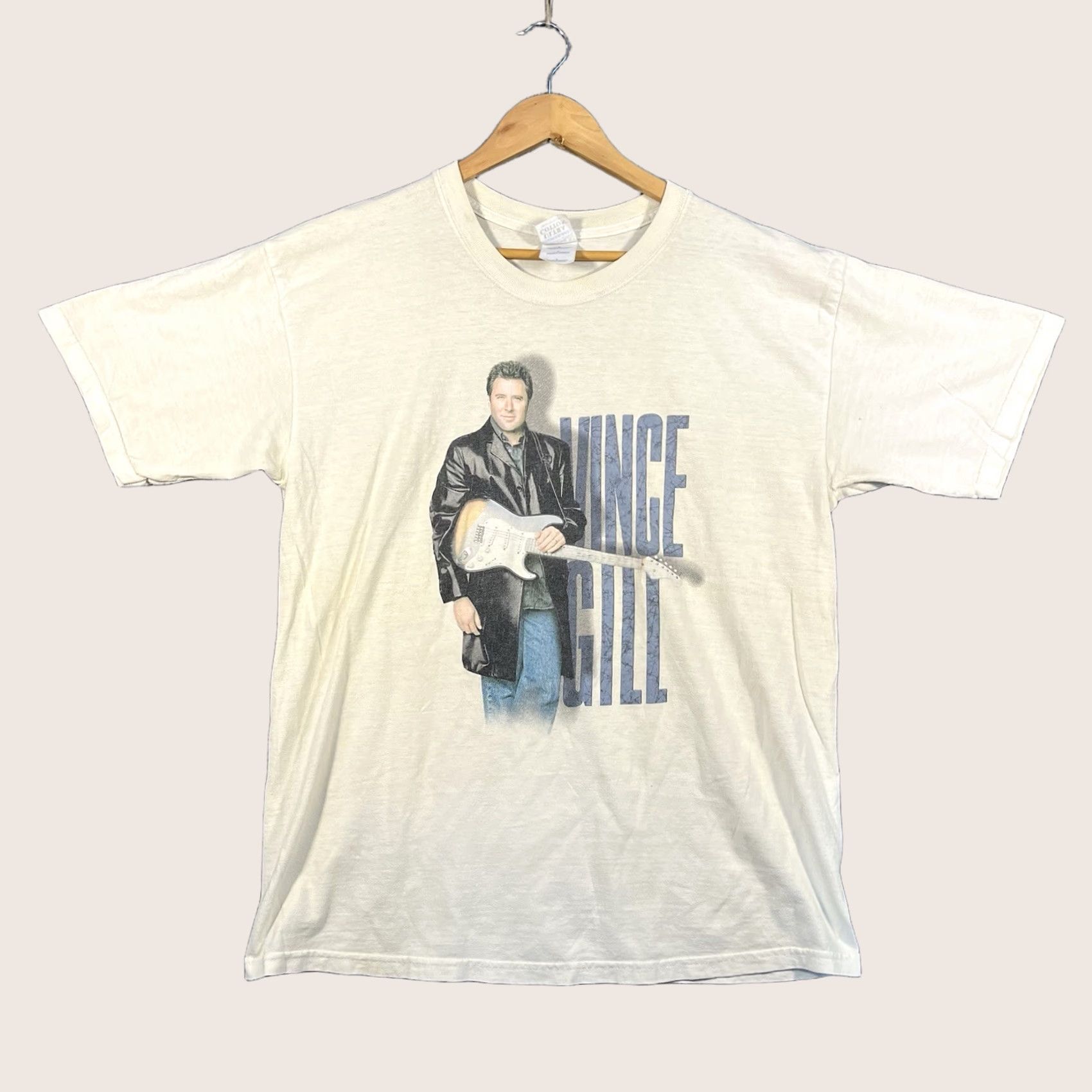 Hanes VINTAGE Vince Gill Concert Tour Shirt Hanes T-Shirt White 90s Graphic Print Short Sleeve Crew Neck L Men Size US L / EU 52-54 / 3 - 1 Thumbnail