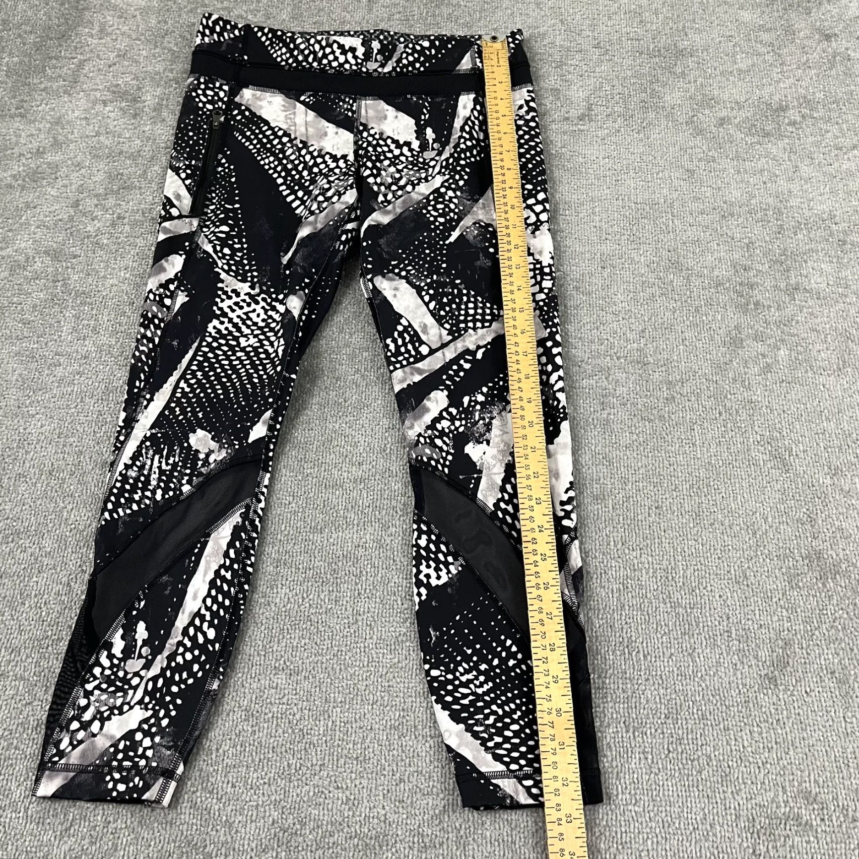 Lululemon LULULEMON Inspire Tight Leggings Womens Size 8 x 25" Black White Abstract Yoga Leggings Size 30" / US 8 / IT 44 - 5 Thumbnail