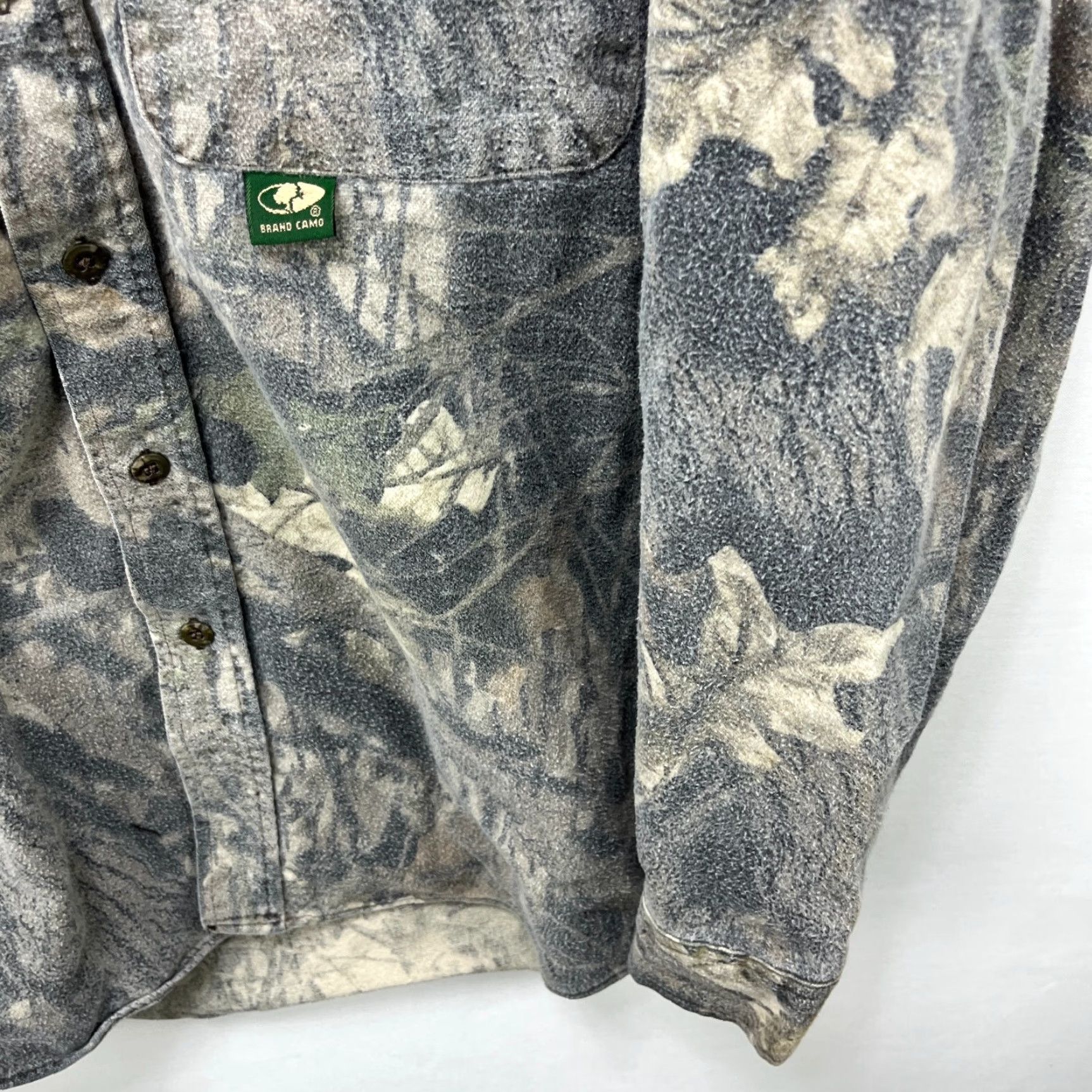 Vintage VINTAGE Sun Faded Realtree Camo Mossy Oak Button-Up Long Sleeve Shirt M Green Mens 90s Size US M / EU 48-50 / 2 - 4 Thumbnail