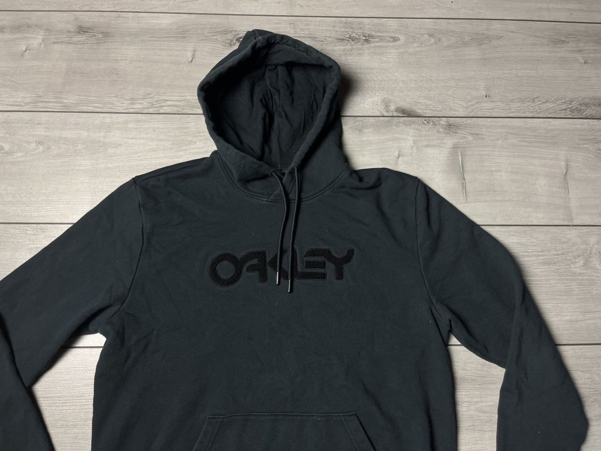 Oakley Oakley hoodie embroidered logo y2k size Medium Size US M / EU 48-50 / 2 - 3 Thumbnail