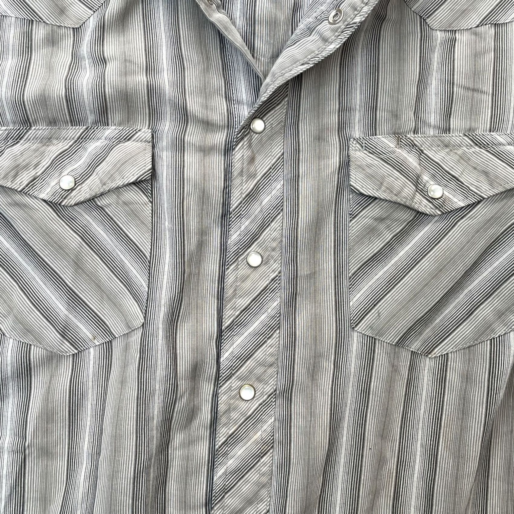 Wrangler VINTAGE Wrangler Shirt Mens L Gray Western Striped Ranchwear Pearl Snap Up Shirt Short Sleeve Collared Vintage Western Theme Mens Size US L / EU 52-54 / 3 - 4 Thumbnail