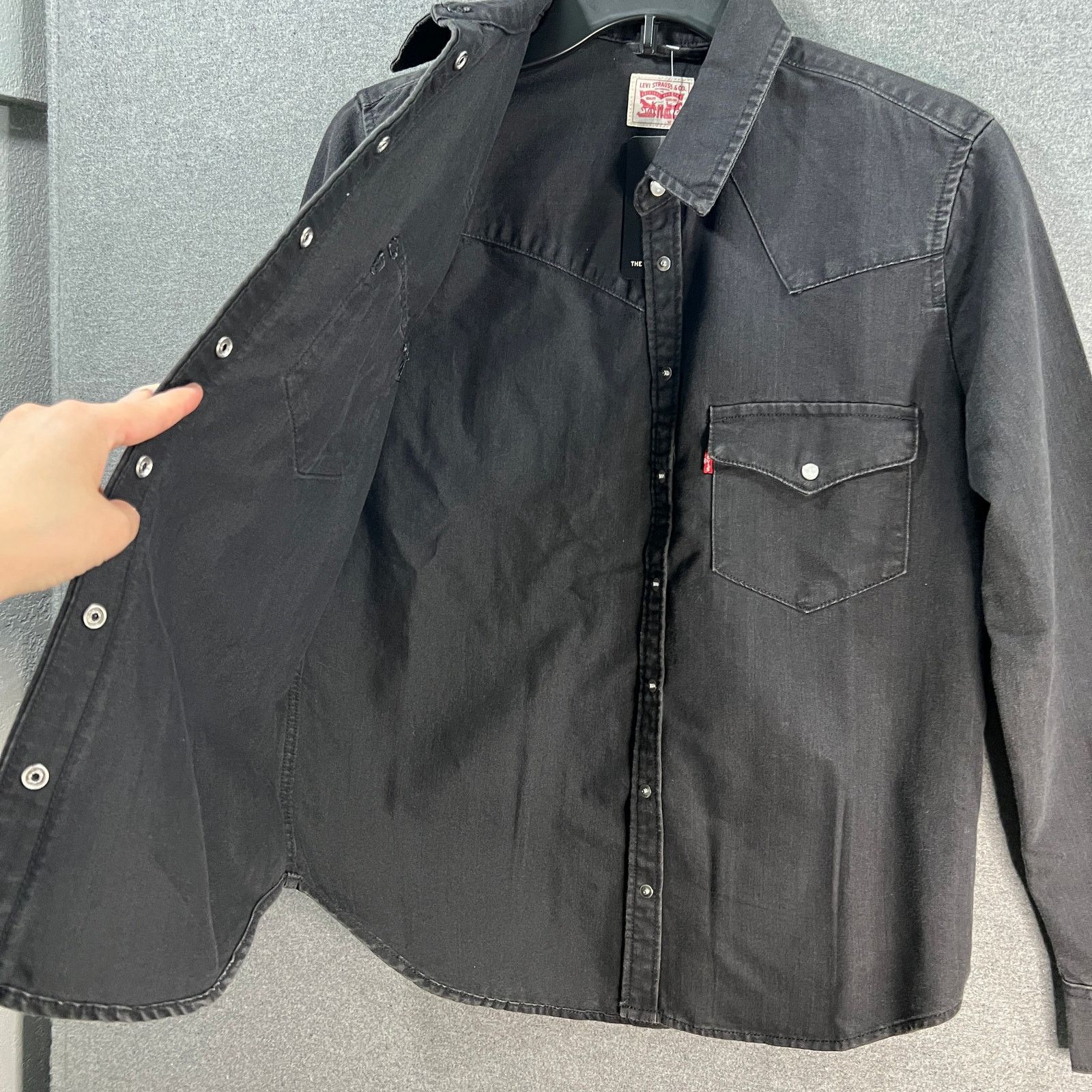 Levi's Levi's Women's The Ultimate Western Shirt, Black, Small Size S / US 4 / IT 40 - 3 Thumbnail