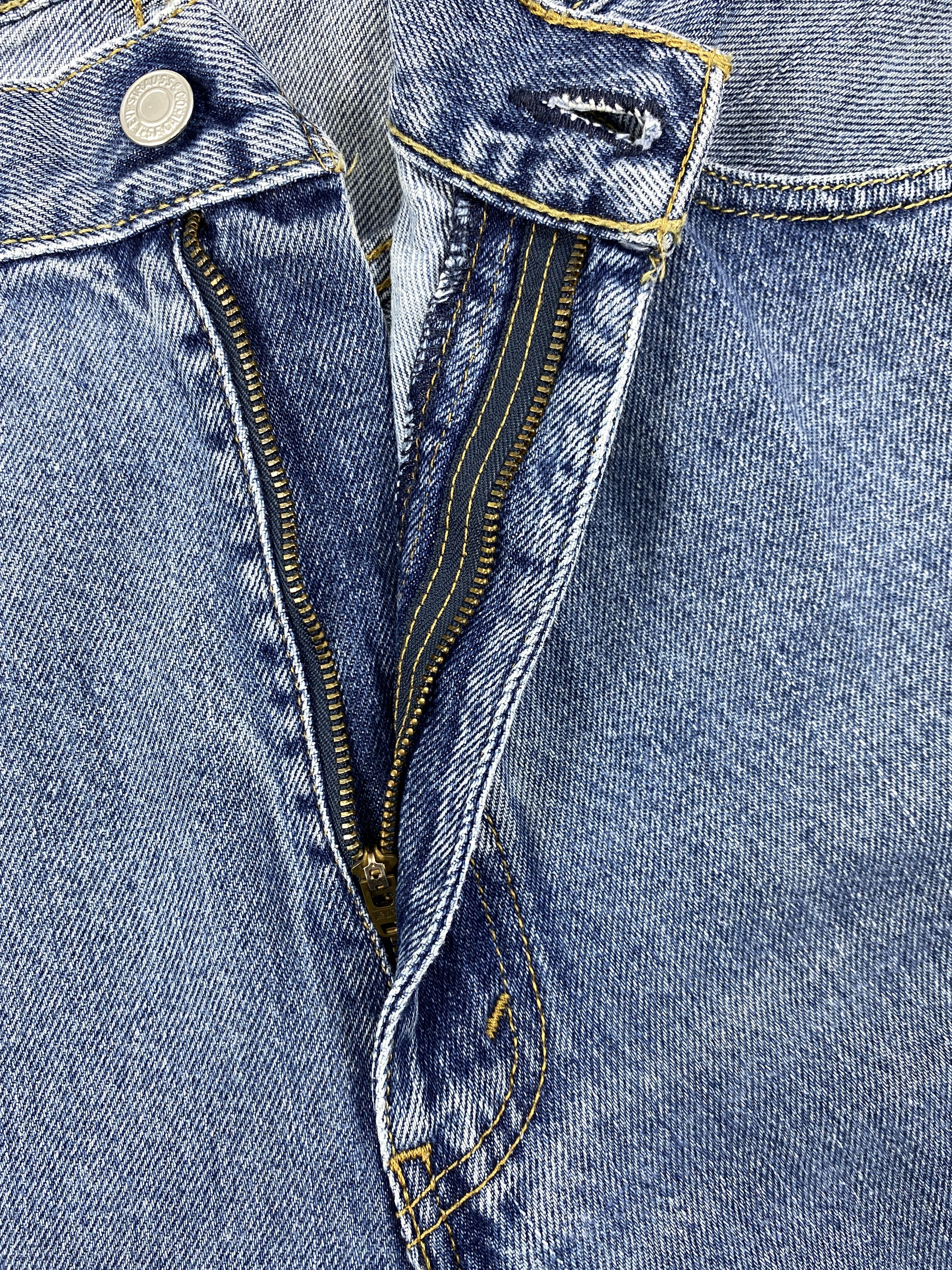 Levi's Blue Vintage Levi's 550 Relaxed Fit Denim 37 x 33 -JN379 Size US 36 / EU 52 - 6 Thumbnail