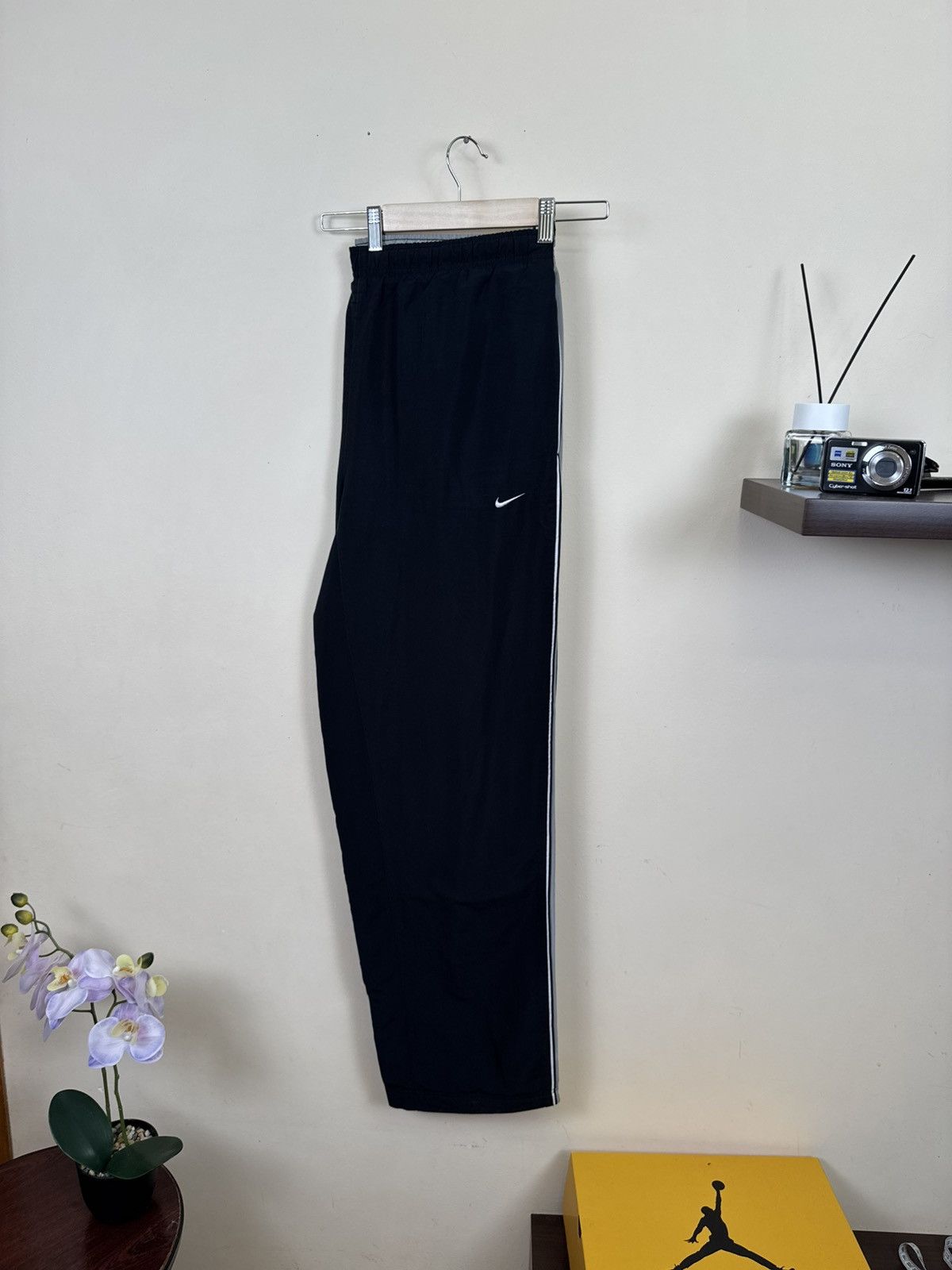 Nike Vintage Nike Pants Nylon Streetwear Straight Black Swoosh XL Size US 36 / EU 52 - 4 Thumbnail