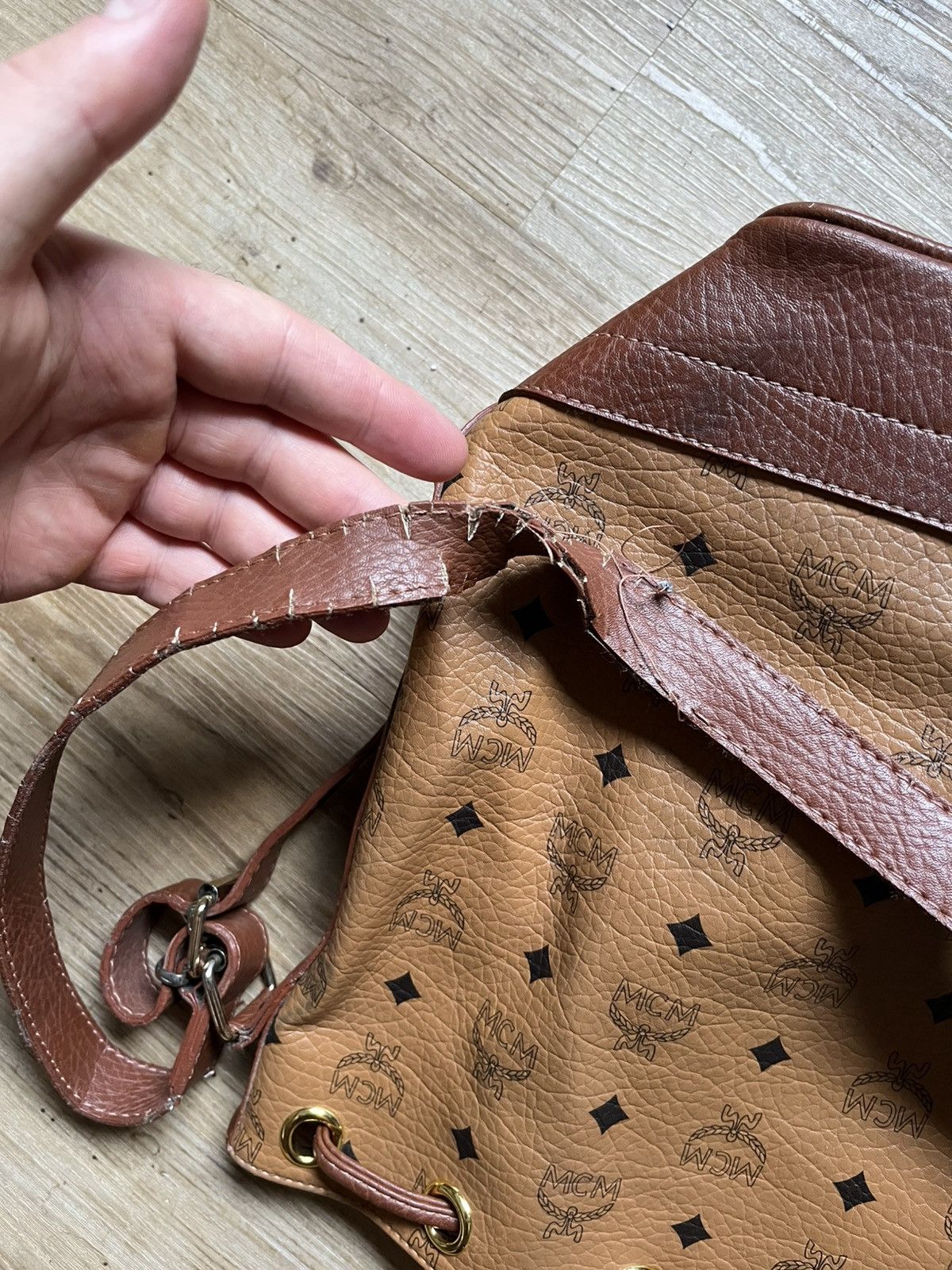 Vintage MCM vintage bootleg bucket bug Size ONE SIZE - 4 Thumbnail