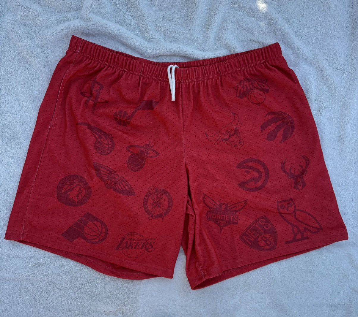 October's Very Own OVO Red NBA Shorts Size US 42 / EU 58 - 1 Preview