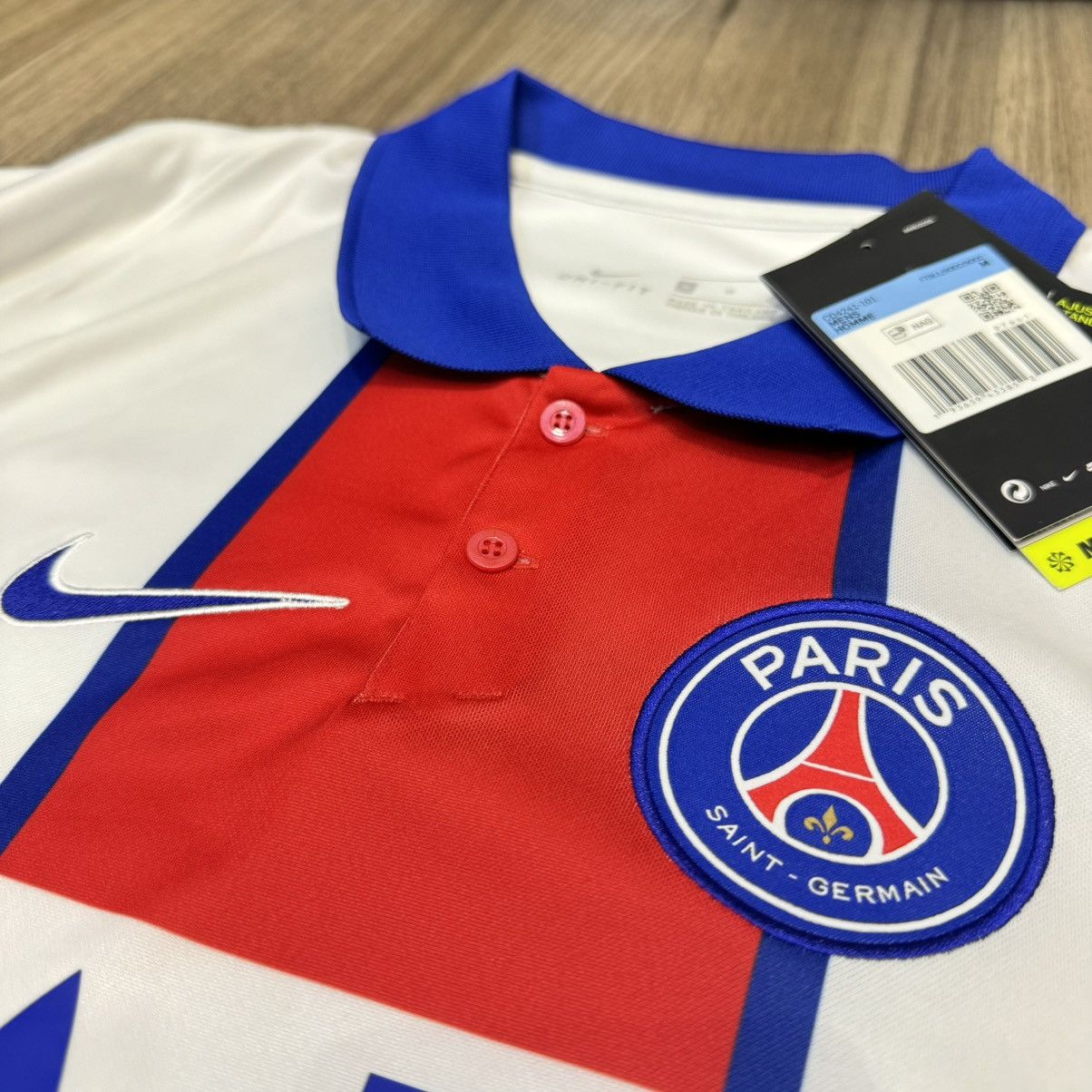 Nike PSG 20/21 away shirt #7 Mbappe (bnwt) Size US M / EU 48-50 / 2 - 5 Thumbnail