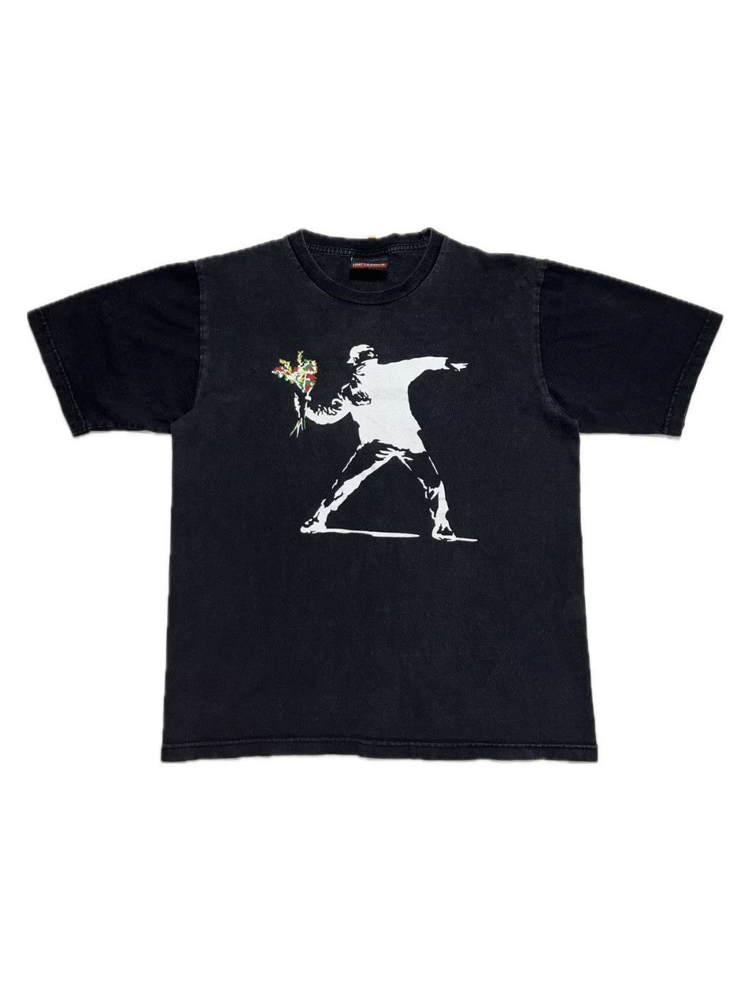 Vintage Vintage Unfledged Banksy Flower Thrower perfectly washed tee Size US M / EU 48-50 / 2 - 1 Thumbnail