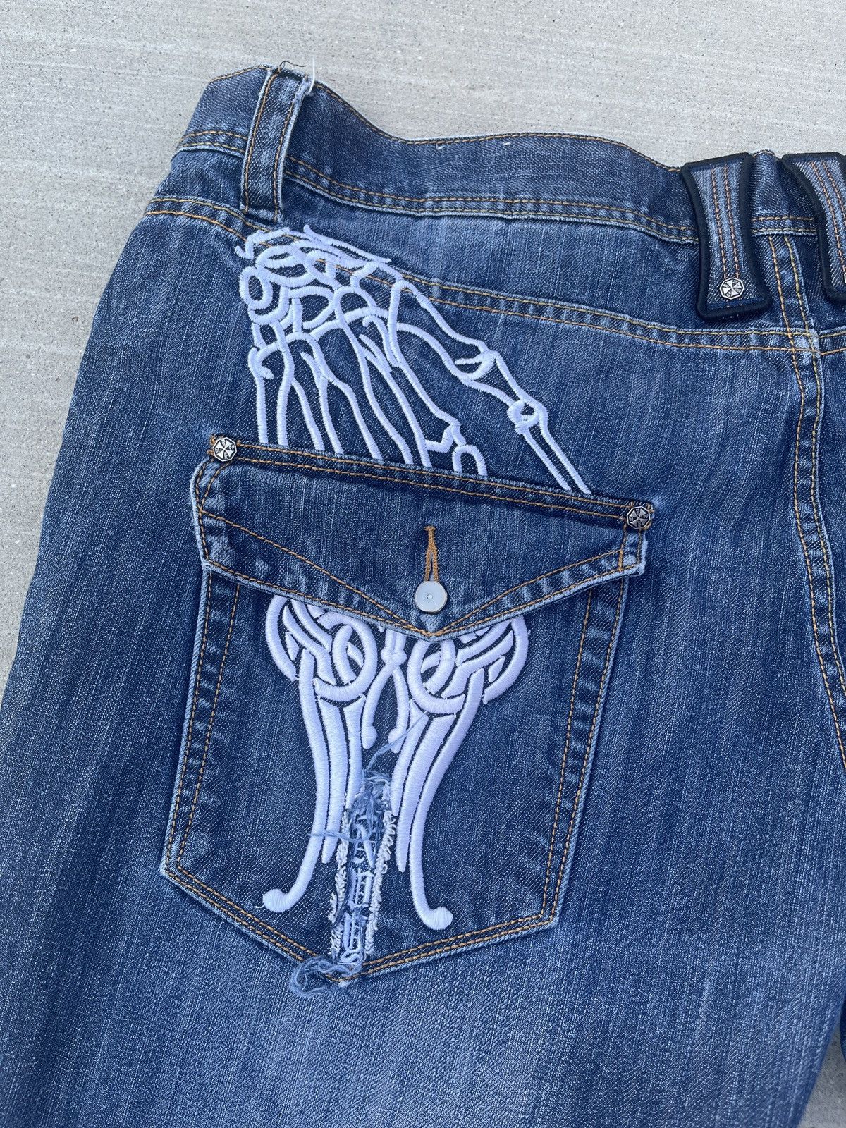 Black Label Blac Label Y2K Cropped Dark Wash Embroidered Denim Jeans Size US 44 / EU 60 - 4 Thumbnail