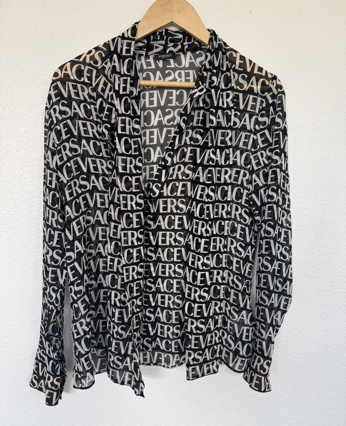 Versace Versace All Over Logo Printed Shirt Men's Size 42 Size US XS / EU 42 / 0 - 1 Thumbnail