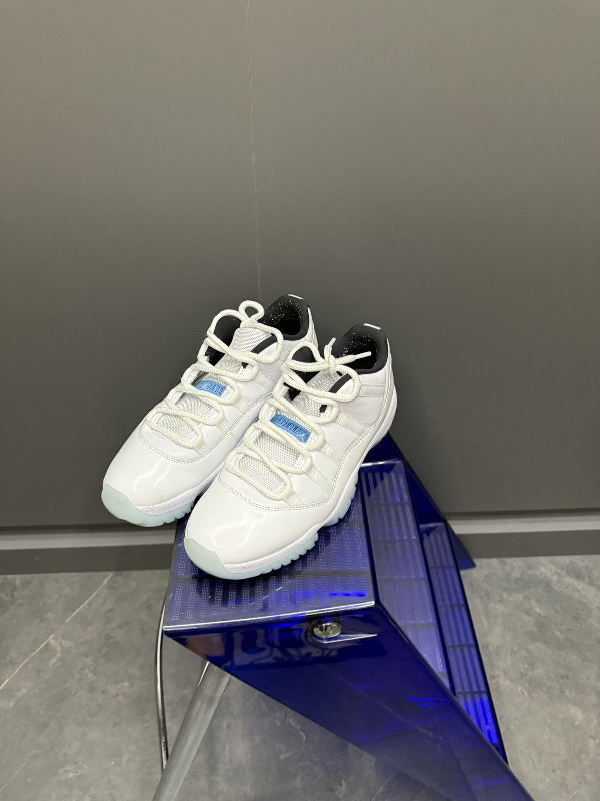 Jordan Brand Jordan 11 Low Legend Blue 2021 AV2187-117 Size 9 Size US 9 / EU 42 - 1 Thumbnail