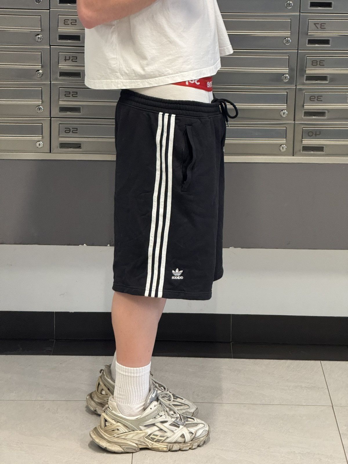 Adidas Adidas Baggy Shorts Balenciaga Style Cotton M/L size Japan Size US 34 / EU 50 - 6 Thumbnail