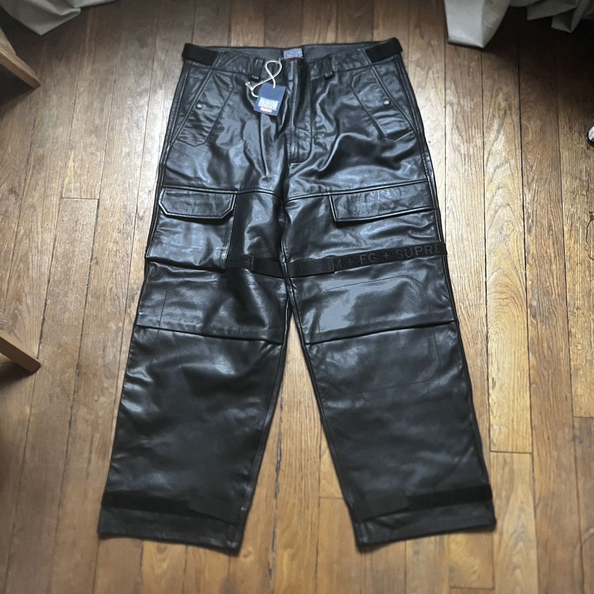 Supreme Supreme Girbaud Shuttle Tape Leather Cargo Pant Black 34 L Size US 34 / EU 50 - 1 Thumbnail