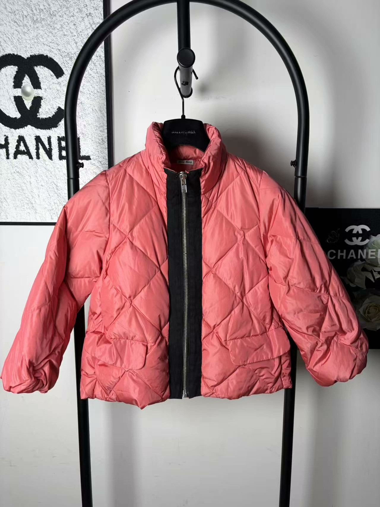 Miu Miu Miu Miu Retro Down White Down Jacket L Women Size L / US 10 / IT 46 - 1 Thumbnail