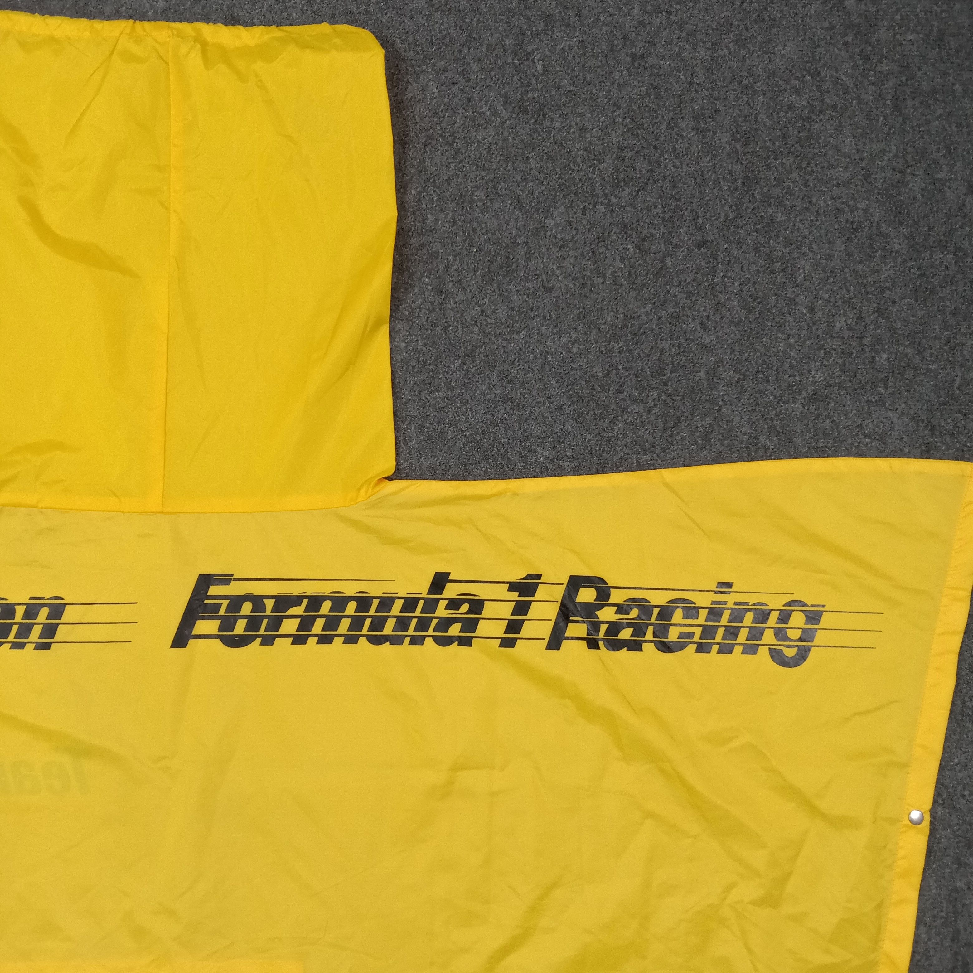 Benetton Formula 1 Racing Team Benetton Raincoat Free Size C269N15 Size US L / EU 52-54 / 3 - 2 Thumbnail