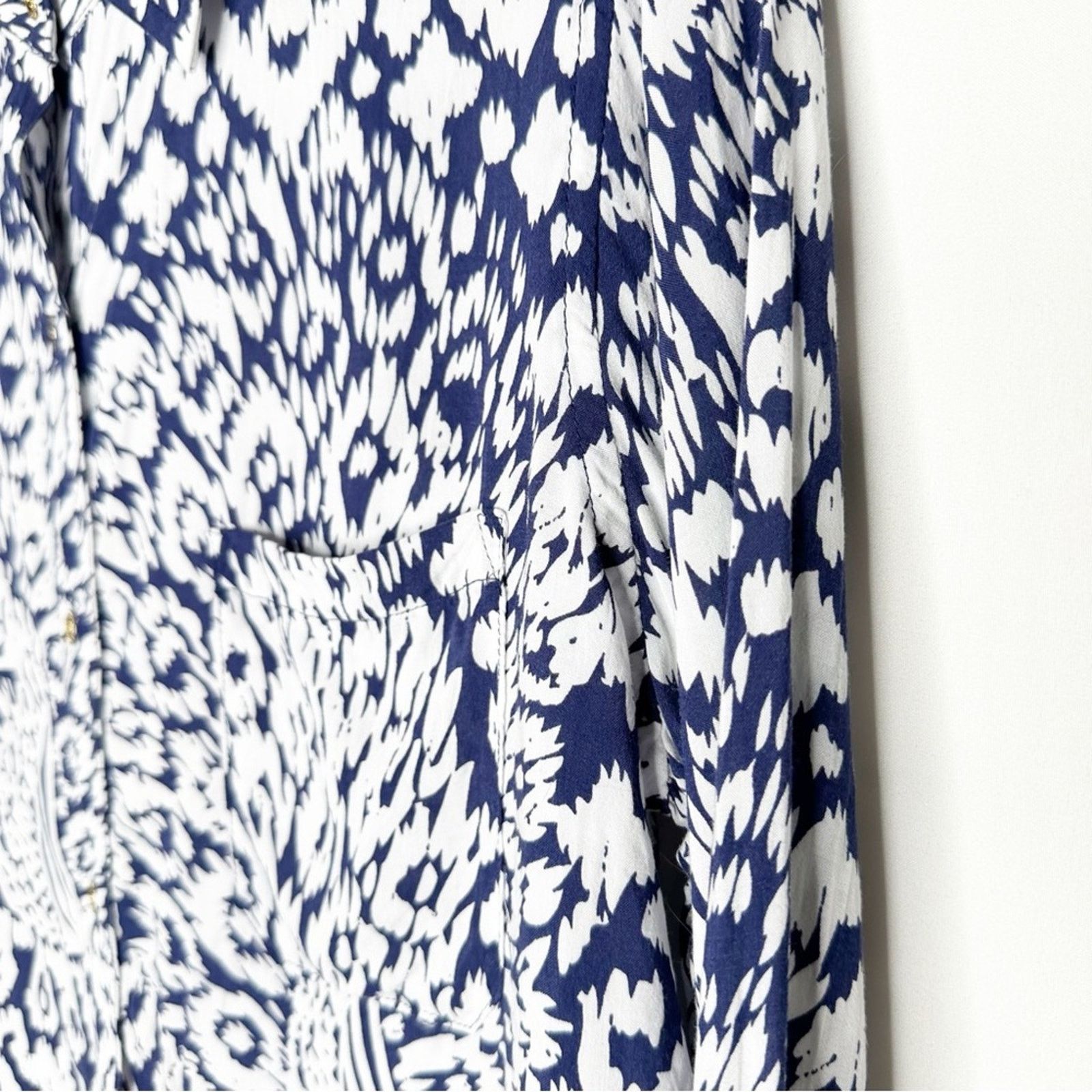 Lilly Pulitzer LILLY PULITZER Sea View Peacock Button Down Shirt in Size XS Size XS / US 0-2 / IT 36-38 - 4 Thumbnail