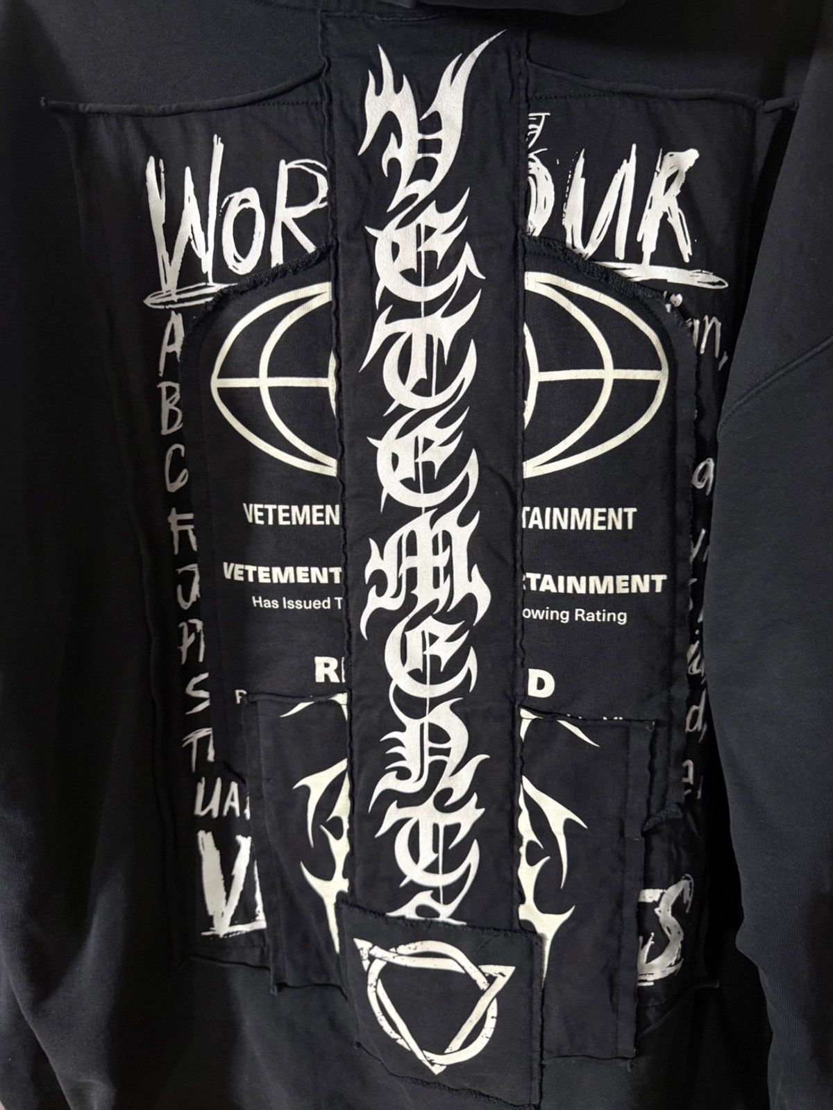 Vetements VETEMENTS Hardcore Patch Hoodie Size US L / EU 52-54 / 3 - 8 Thumbnail