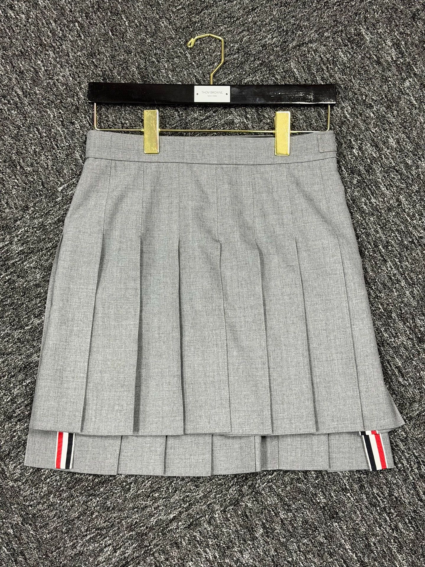 Thom Browne Thom Browne Women's Classic Mid Gray Pleated Skirt Size38 Size 26" / US 2 / IT 38 - 3 Thumbnail