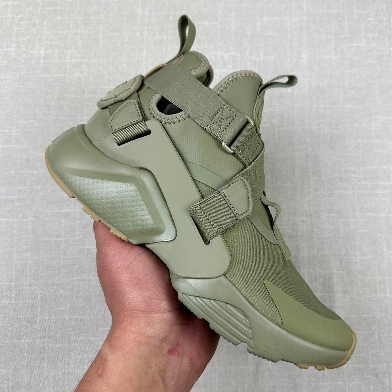Nike 2017 Nike Air Huarache City "Olive" Men 9 Size US 9 / EU 42 - 1 Thumbnail