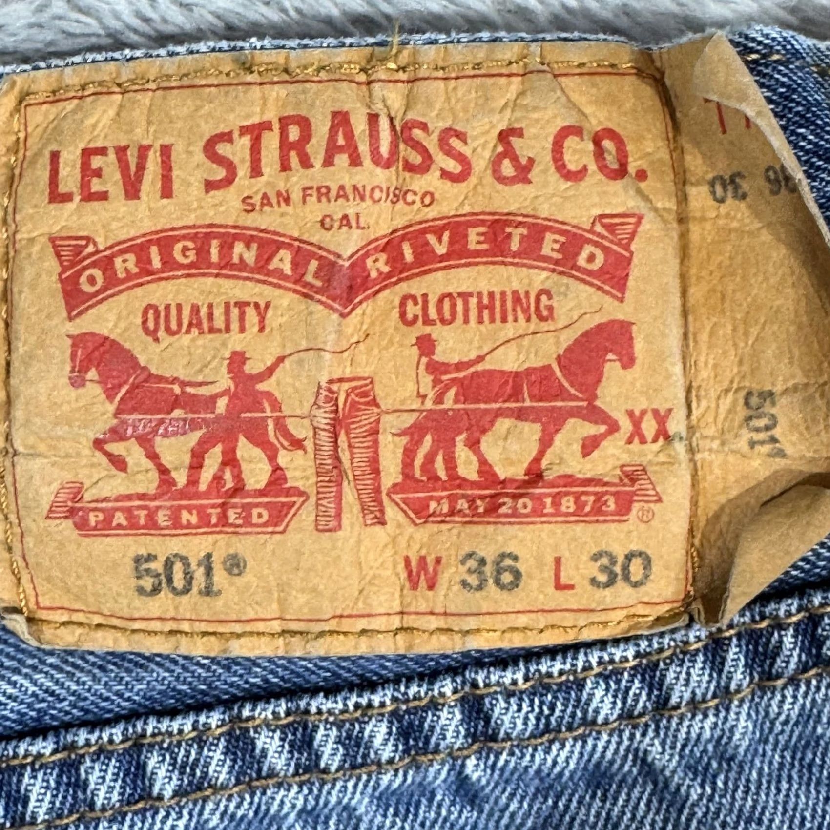 Levi's VINTAGE Levi's 501 Jeans Mens 36x30 Blue Denim Straight Leg Button Fly Classic Fit Pants Size US 36 / EU 52 - 3 Thumbnail