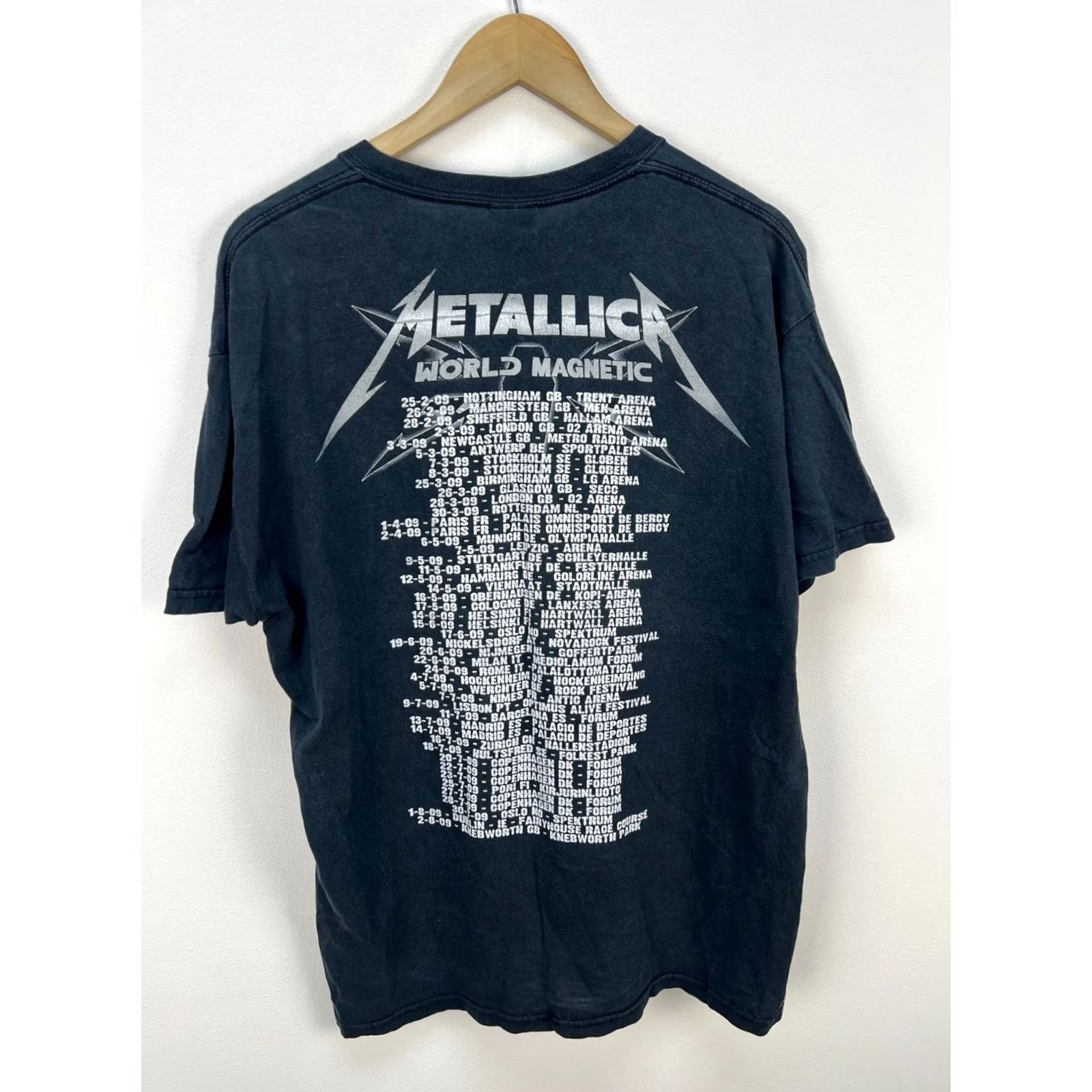 Gildan Metallica World Magnetic Tour 2008–2009 Band T-Shirt Rock Black Size L Size US L / EU 52-54 / 3 - 2 Thumbnail