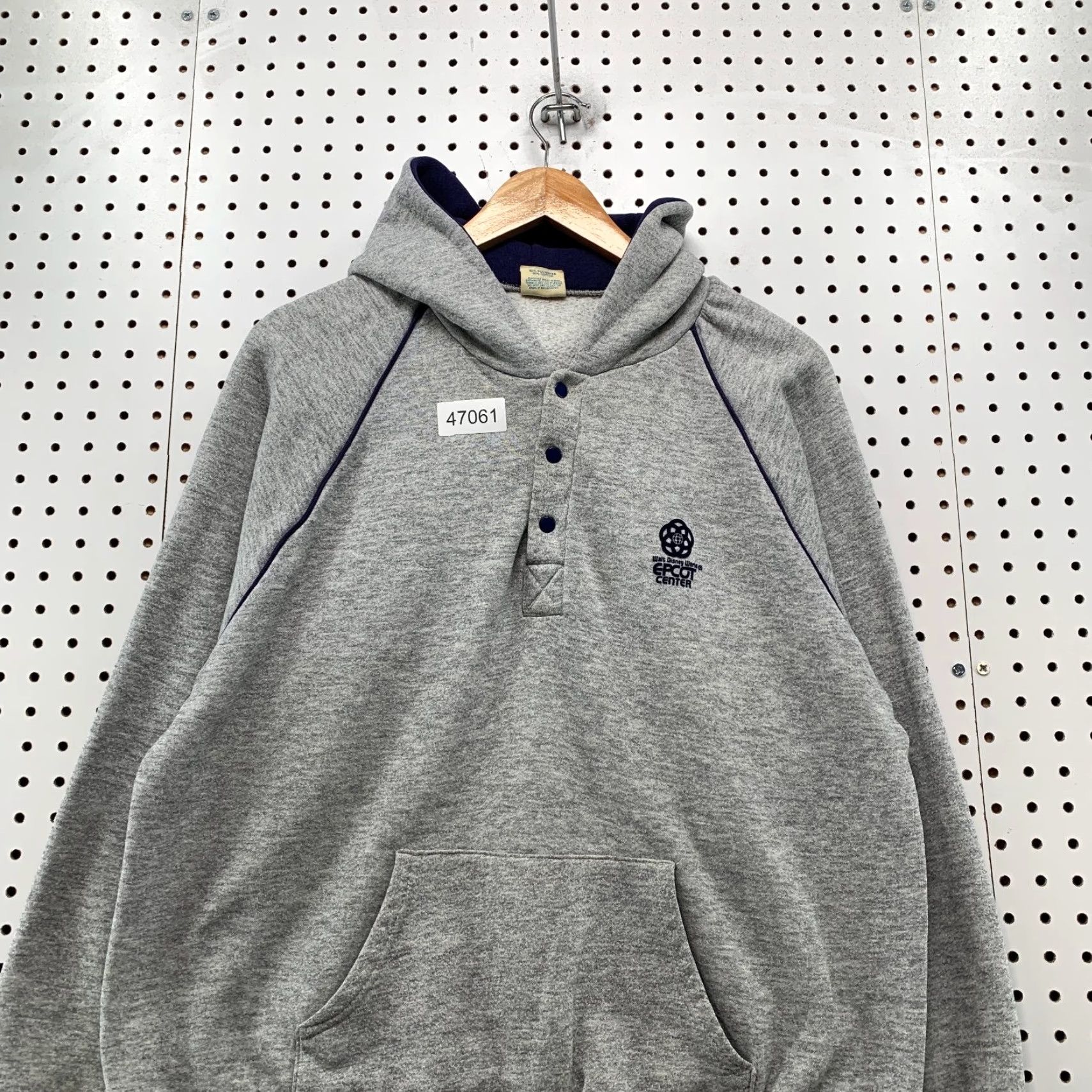 Disney VINTAGE Disney Hoodie Mens XL Gray Epcot Center Fleece Made USA Neon? Size US XL / EU 56 / 4 - 4 Thumbnail