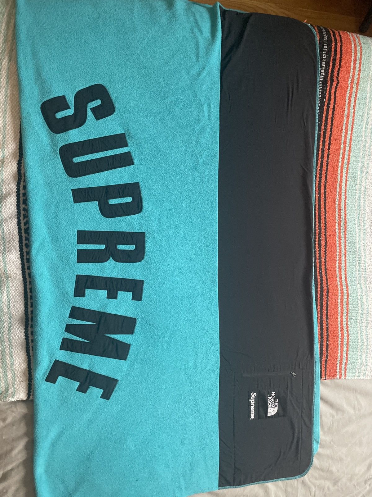 Supreme × The North Face Supreme North Face Fleece Embroidered Camp Blanket Size ONE SIZE - 4 Thumbnail