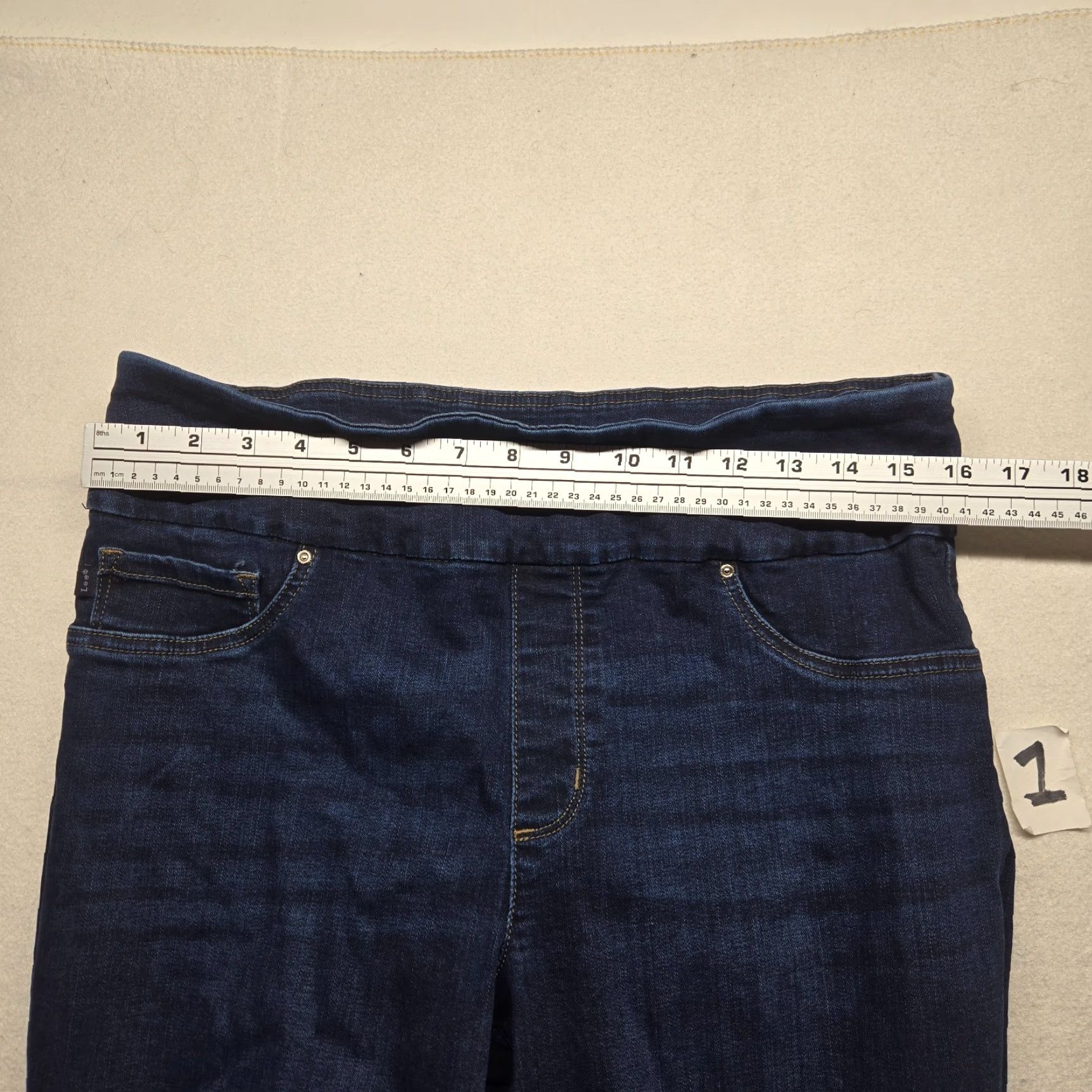 Lee Lee Jeans Slim Fit Skinny Mid Rise Dark Wash Women’s 14 Medium Denim 5-Pocket Slimming Brand Lee Shirt? (Note: This is not correct). Size 36" / US 14 / IT 50 - 5 Thumbnail