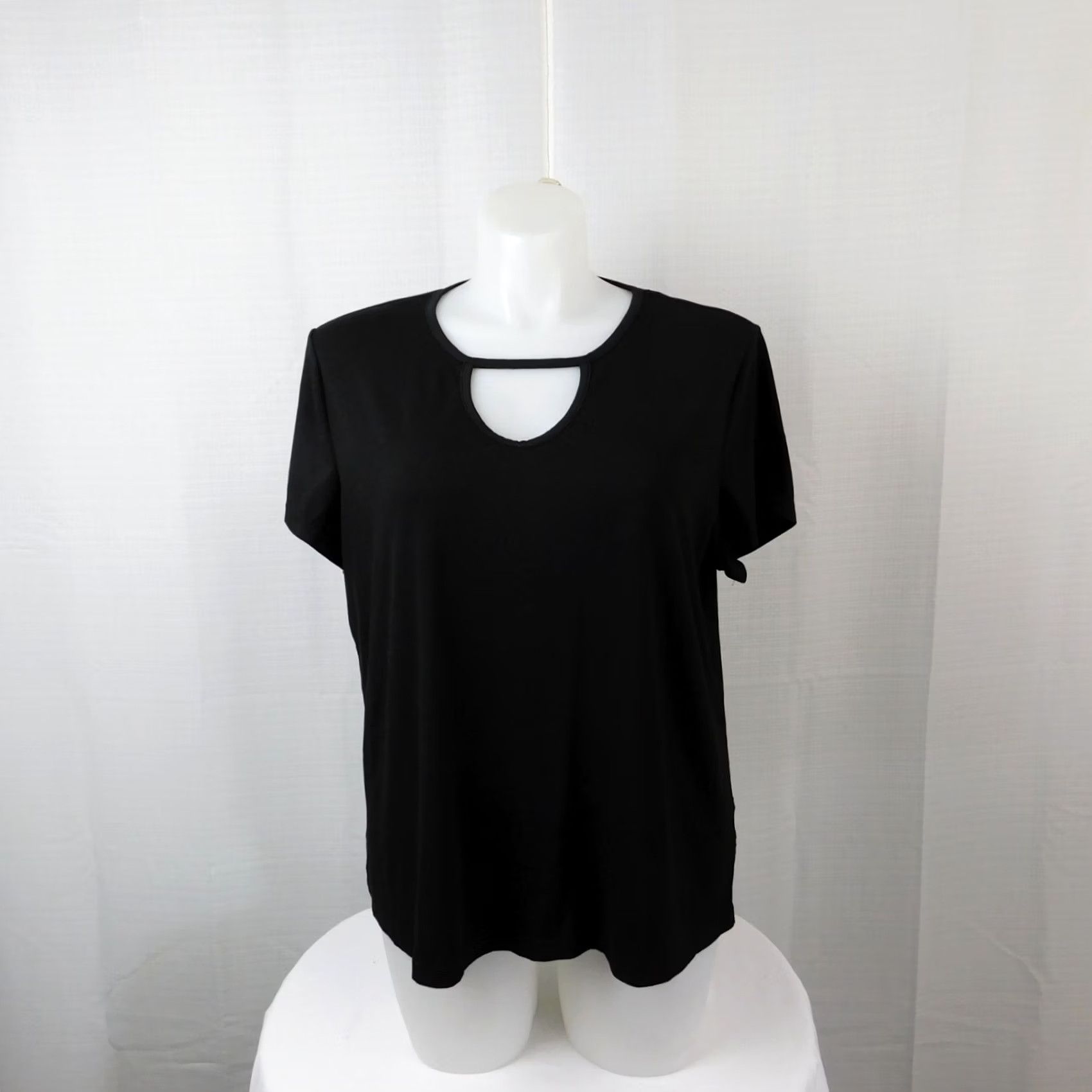 Shein SheIn Curve T-Shirt 3XL, Black, Short Sleeve, Keyhole Size XXL / US 16-18 / IT 52-54 - 2 Thumbnail