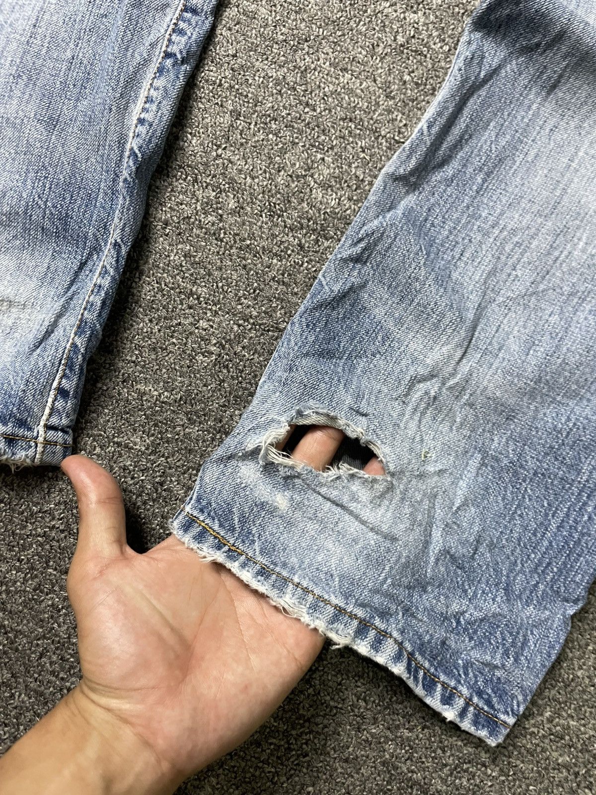 Levi's × Vintage Vintage Levi’s Distressed Denim Jeans (67) Size US 30 / EU 46 - 19 Thumbnail