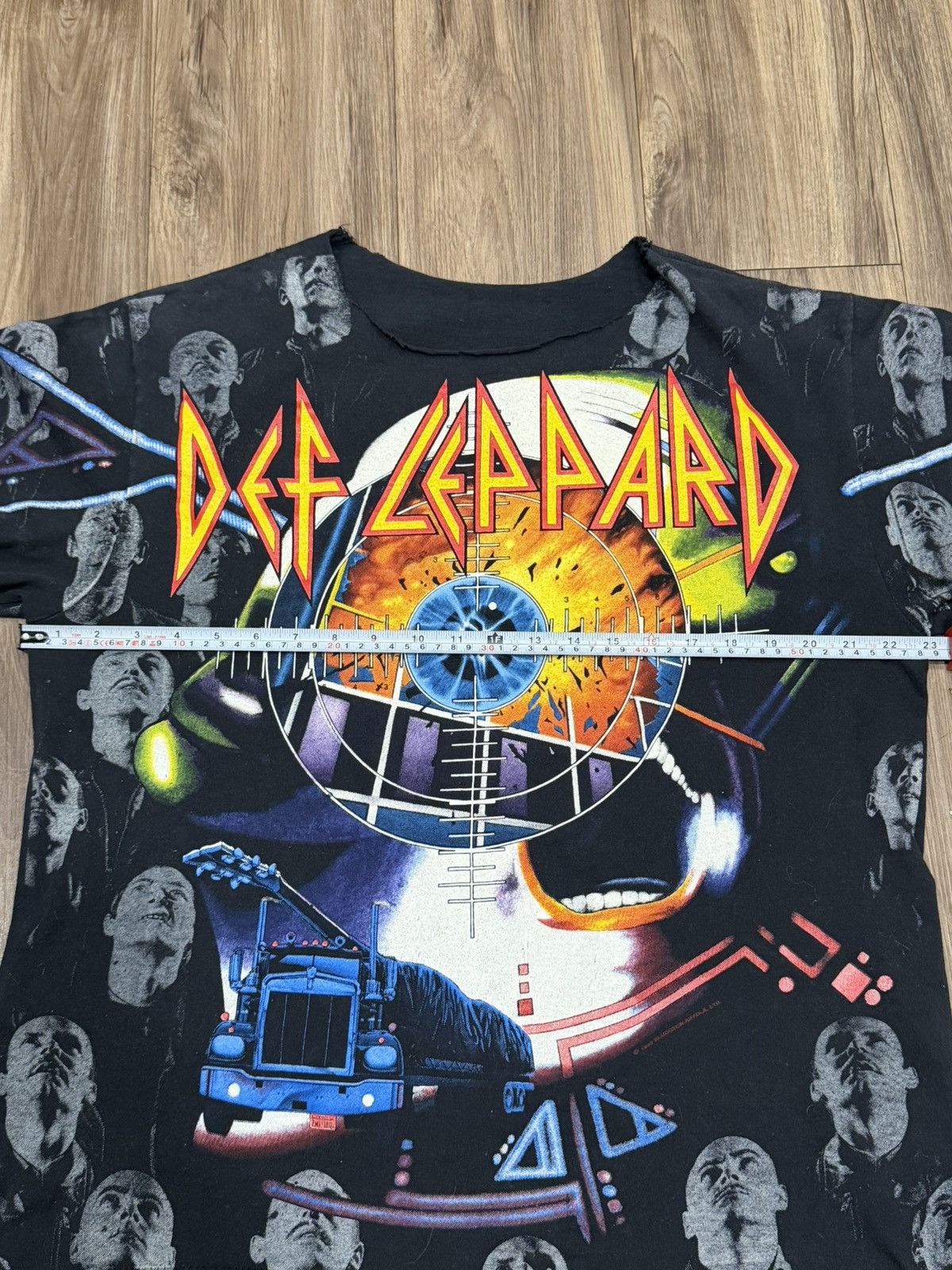 Giant Def Leppard 1992 Vintage AOP Hysteria Tour Tee Size US L / EU 52-54 / 3 - 6 Thumbnail